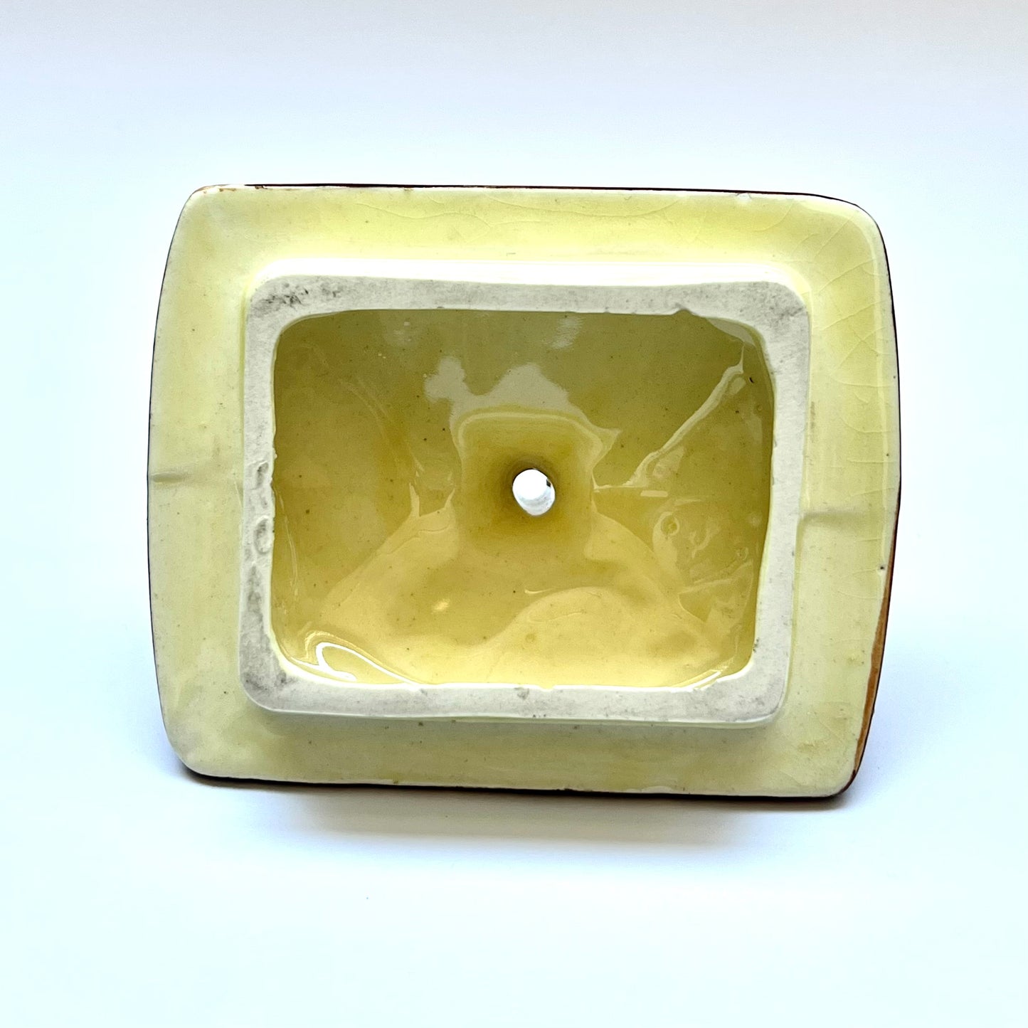 复古英国新奇乡村陶器茶壶,配有原装托盘,由英国特伦特河畔斯托克的 Keele Street Pottery 于 20 世纪 40 年代至 60 年代制作