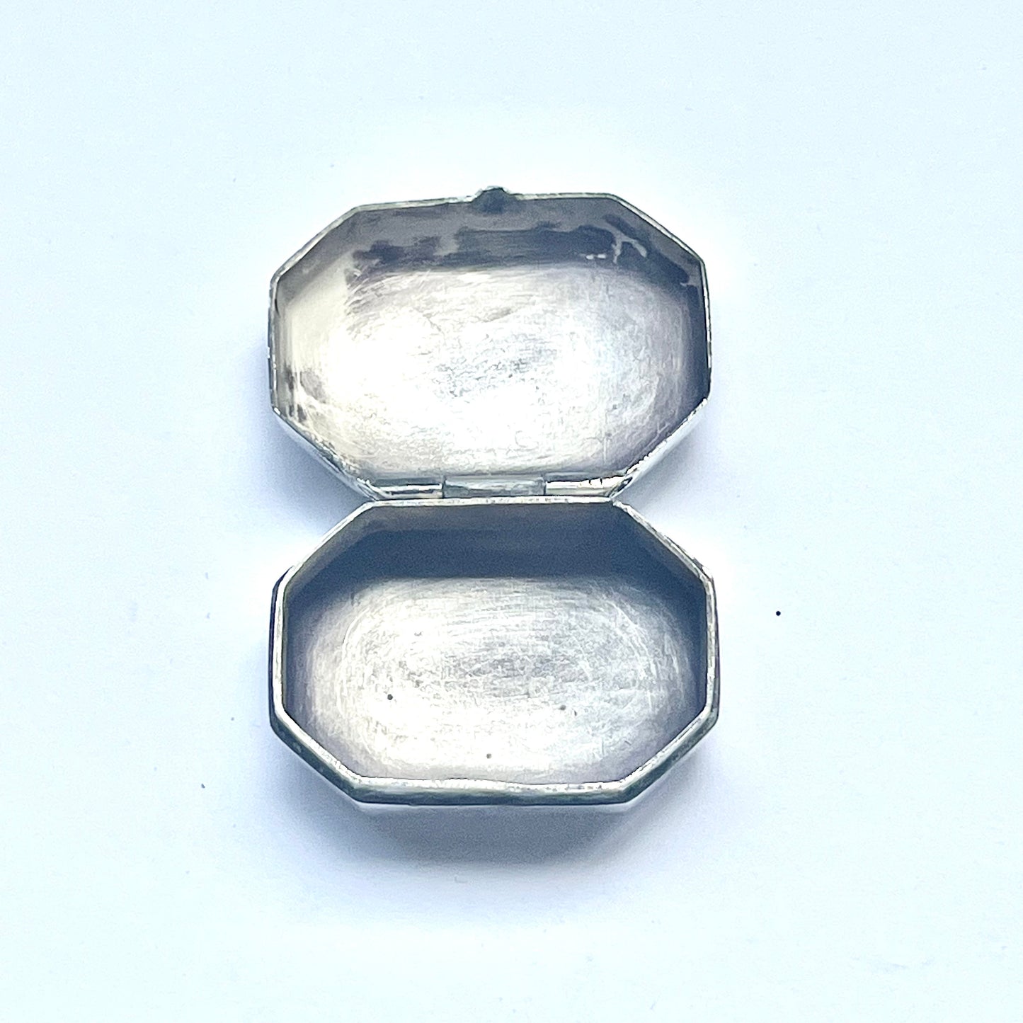 20 世纪印度(可能是东南亚)复古印度教牛图案银饰品或药盒