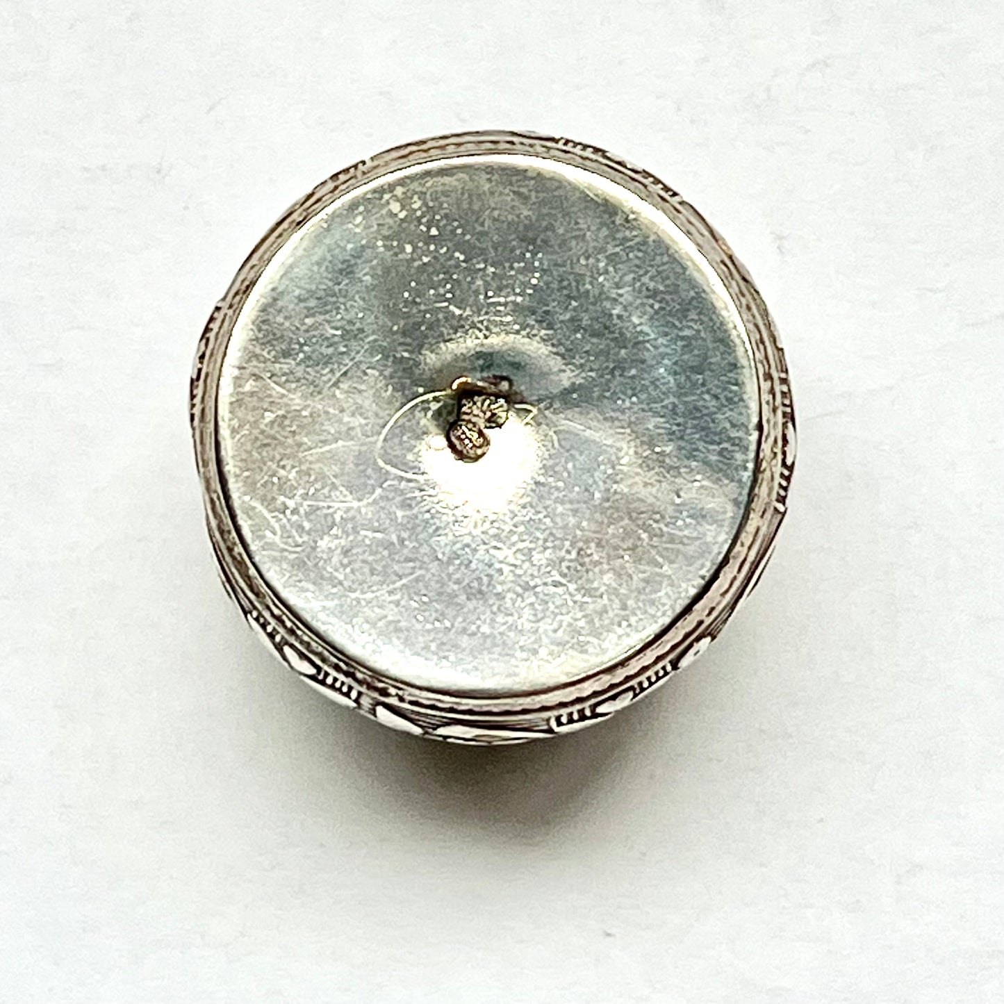 复古中东银药盒(可能是波斯银药盒),精美的浮雕工艺和精雕细琢的细节