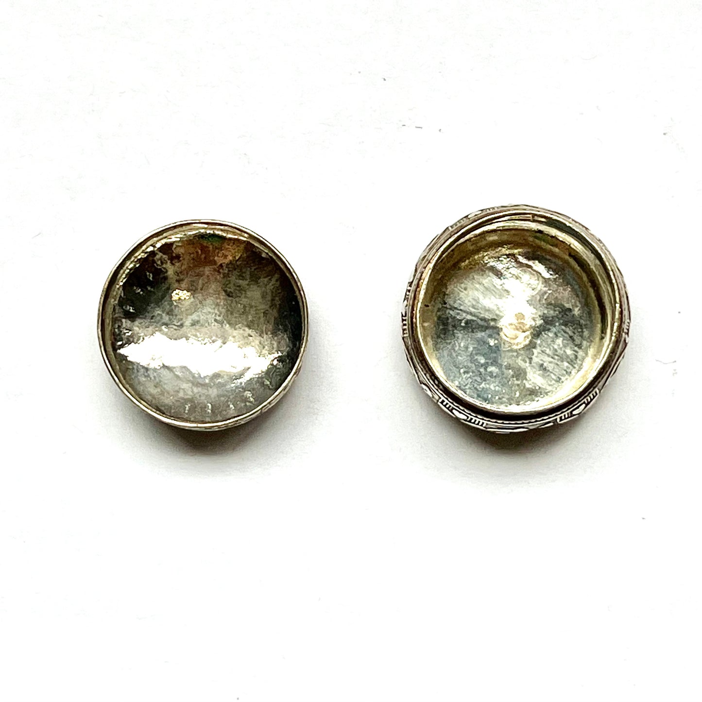 复古中东银药盒(可能是波斯银药盒),精美的浮雕工艺和精雕细琢的细节