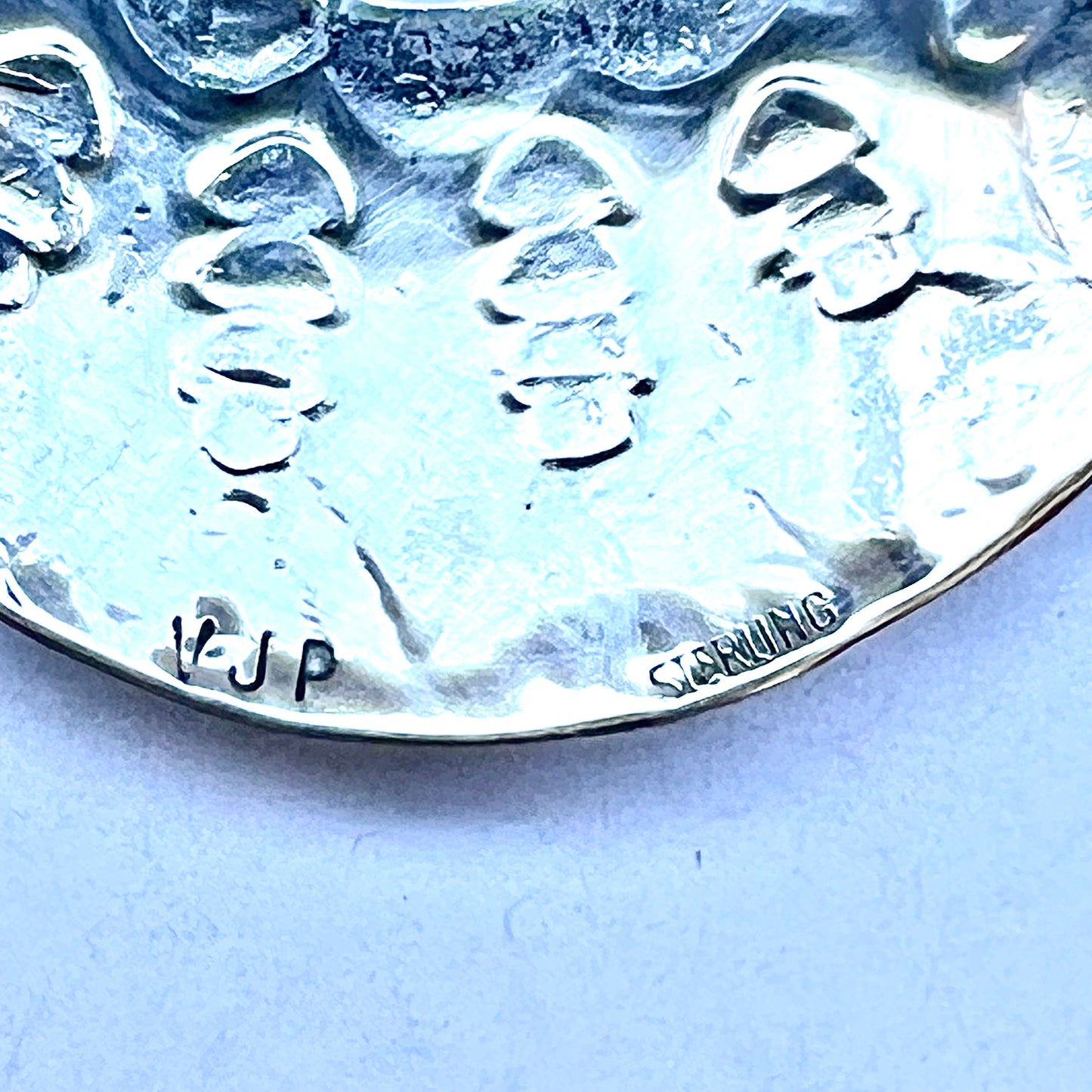 大型复古纳瓦霍西南纯银耳环,由 Vincent Joe Platero 签名