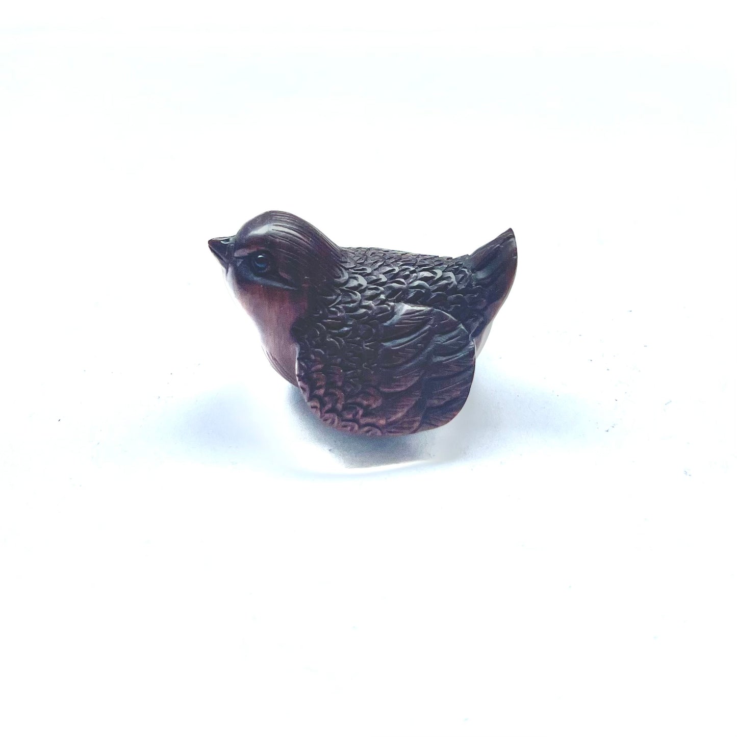 Antiguo netsuke japonés figurativo de pájaro de boj del período Meiji, firmado