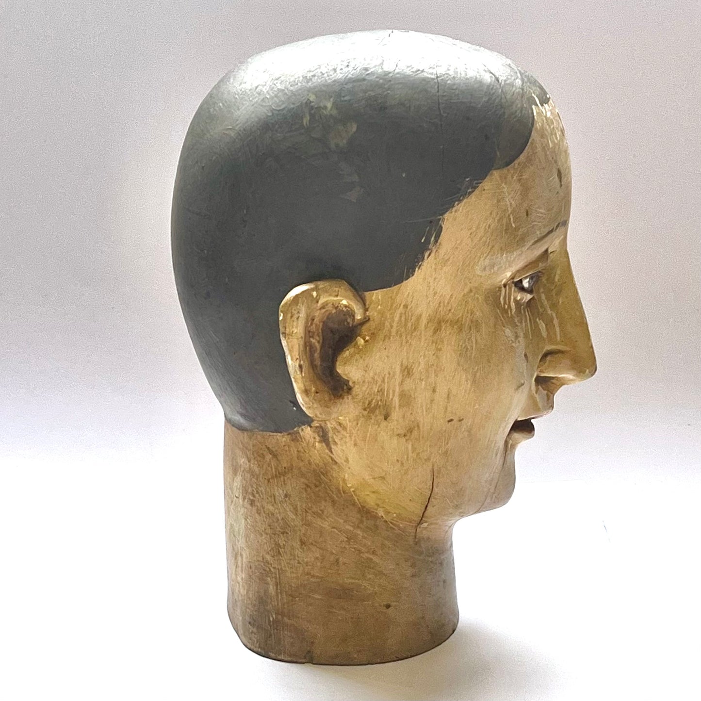 Very finely carved antique European wooden Santos head depicting the Madonna, circa 1840s to 1890s
