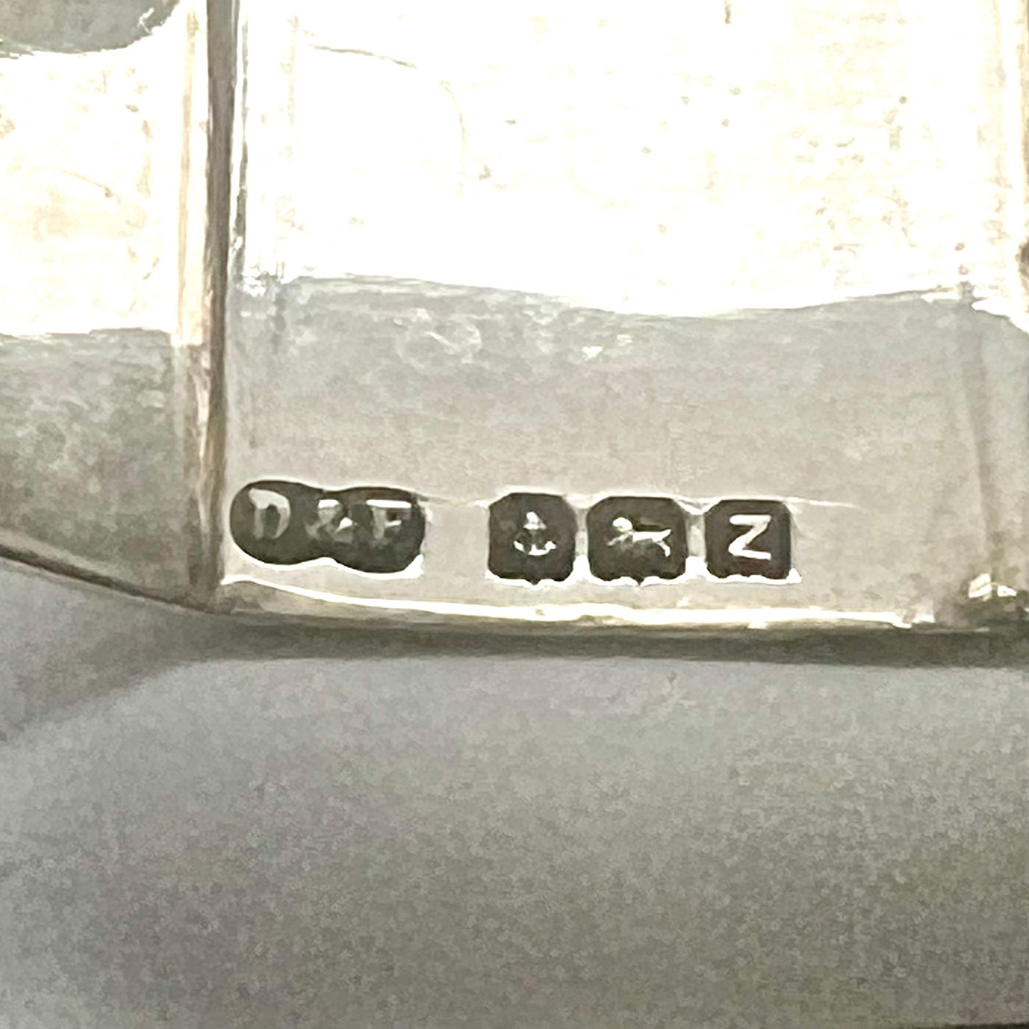 装饰艺术风格乔治五世纯银餐巾或餐巾环,Deakin & Francis Ltd 标志,伯明翰,1924 年