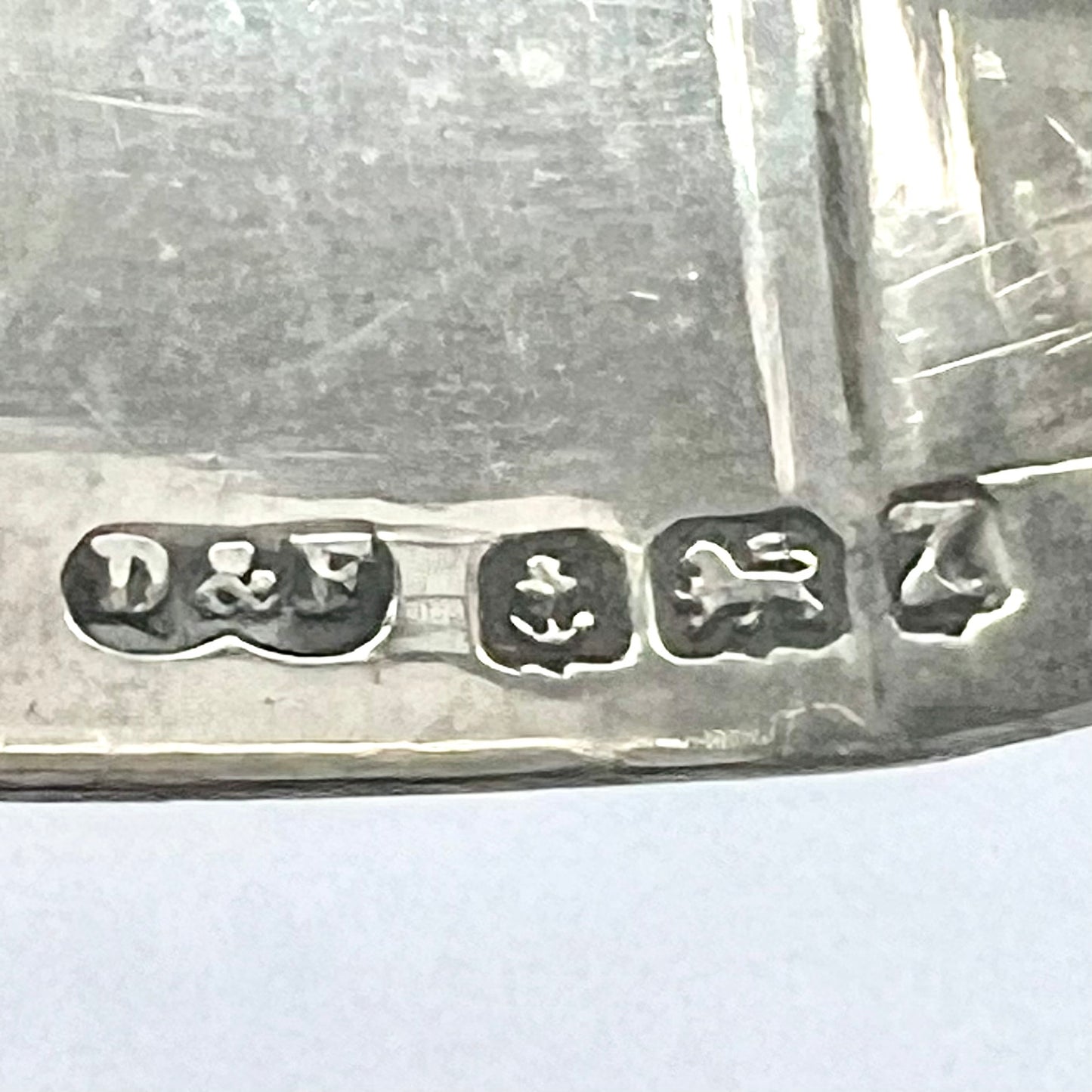 装饰艺术风格乔治五世纯银餐巾或餐巾环,Deakin & Francis Ltd 标志,伯明翰,1924 年