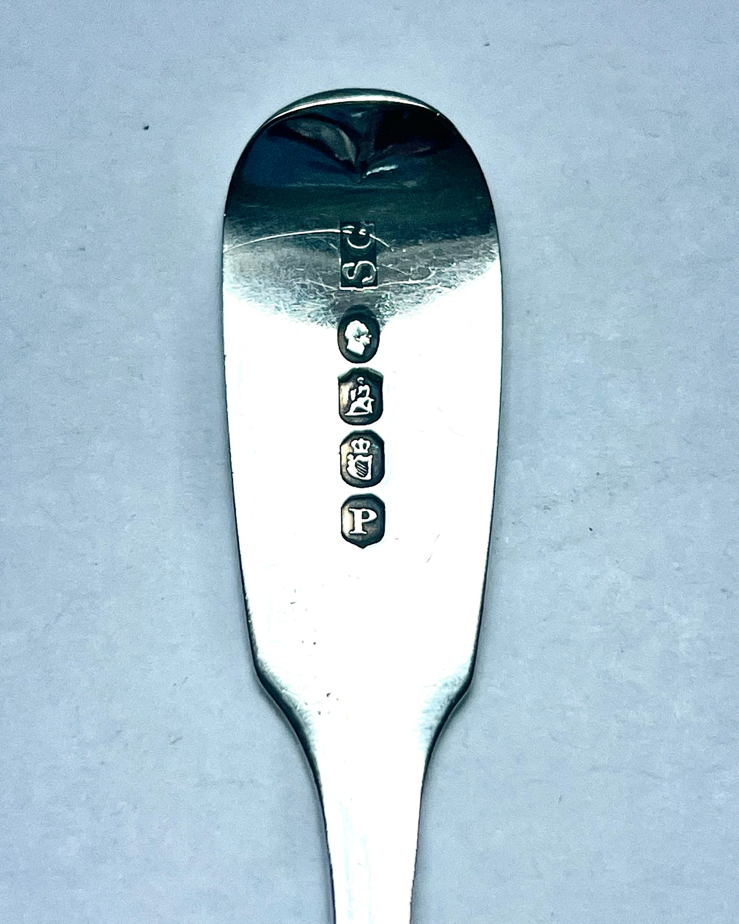Juego de 6 cucharas de té de plata esterlina irlandesas de Guillermo IV a la época victoriana, con marcas de varios plateros de Dublín de 1830 a 1845.