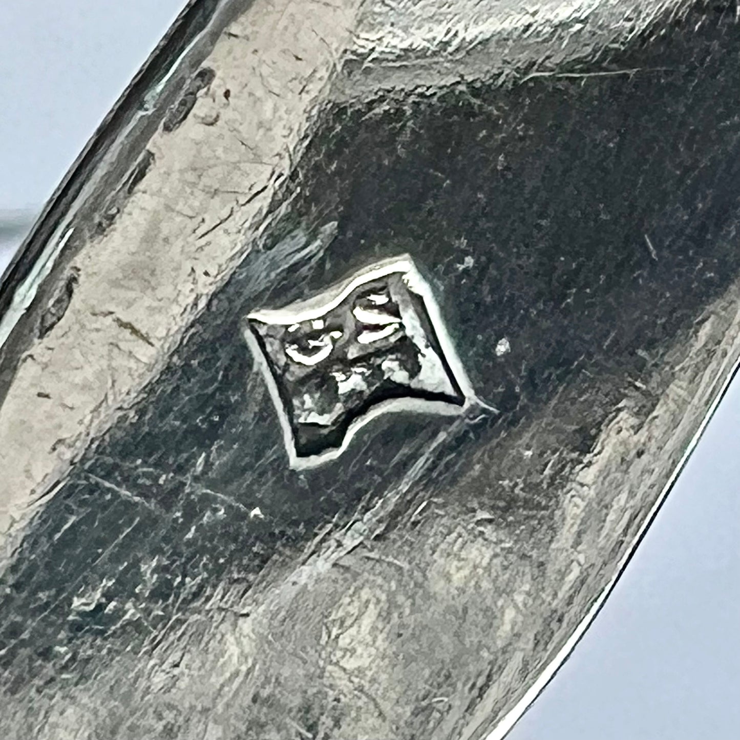 古董乔治亚风格明亮切割纯银钳子,伦敦,1798 年,乔治·史密斯二世和托马斯·霍伊特