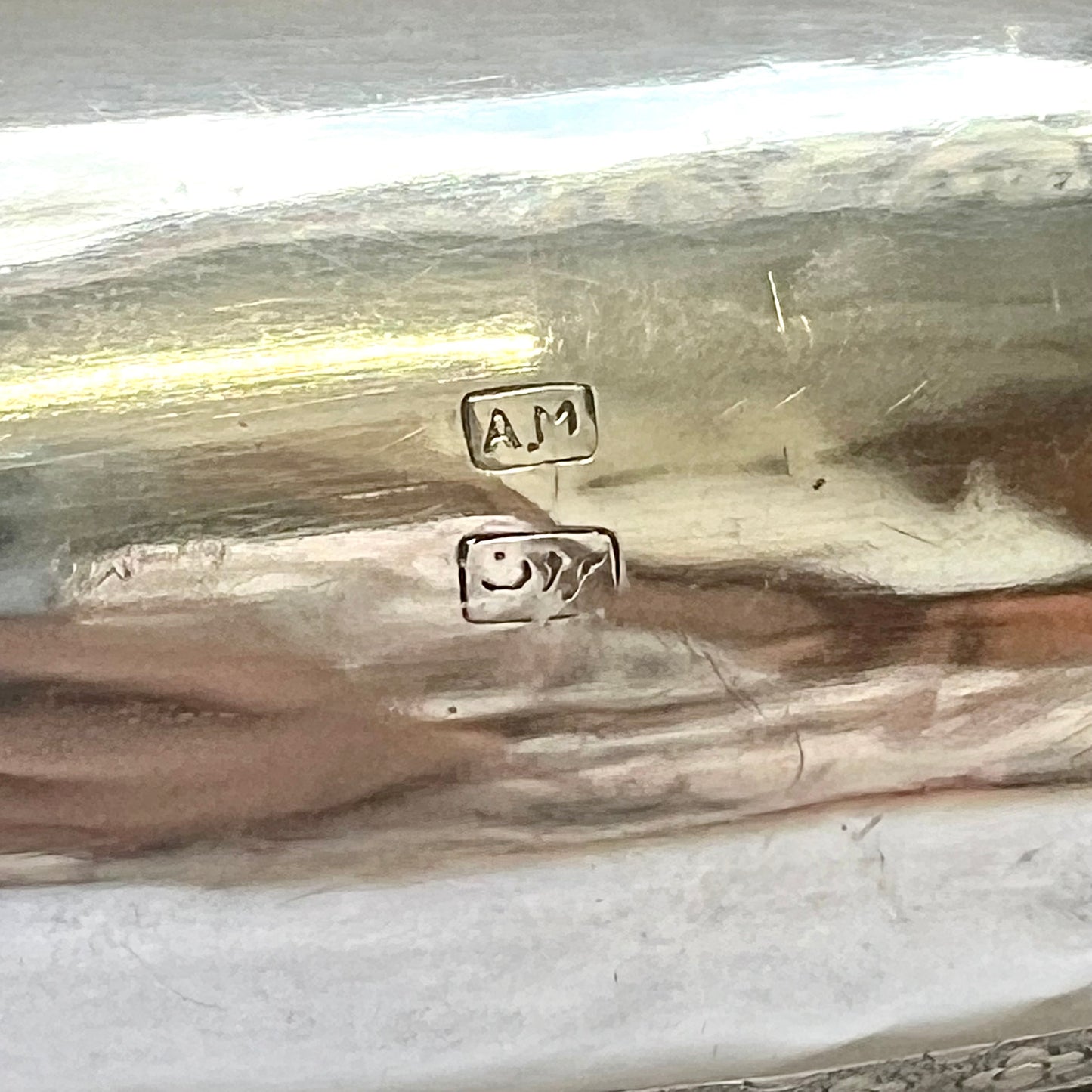 Plato de presentación vintage en forma de barco de plata de Brunei del siglo XX, con una pureza de plata entre 0,800 y 0,900.