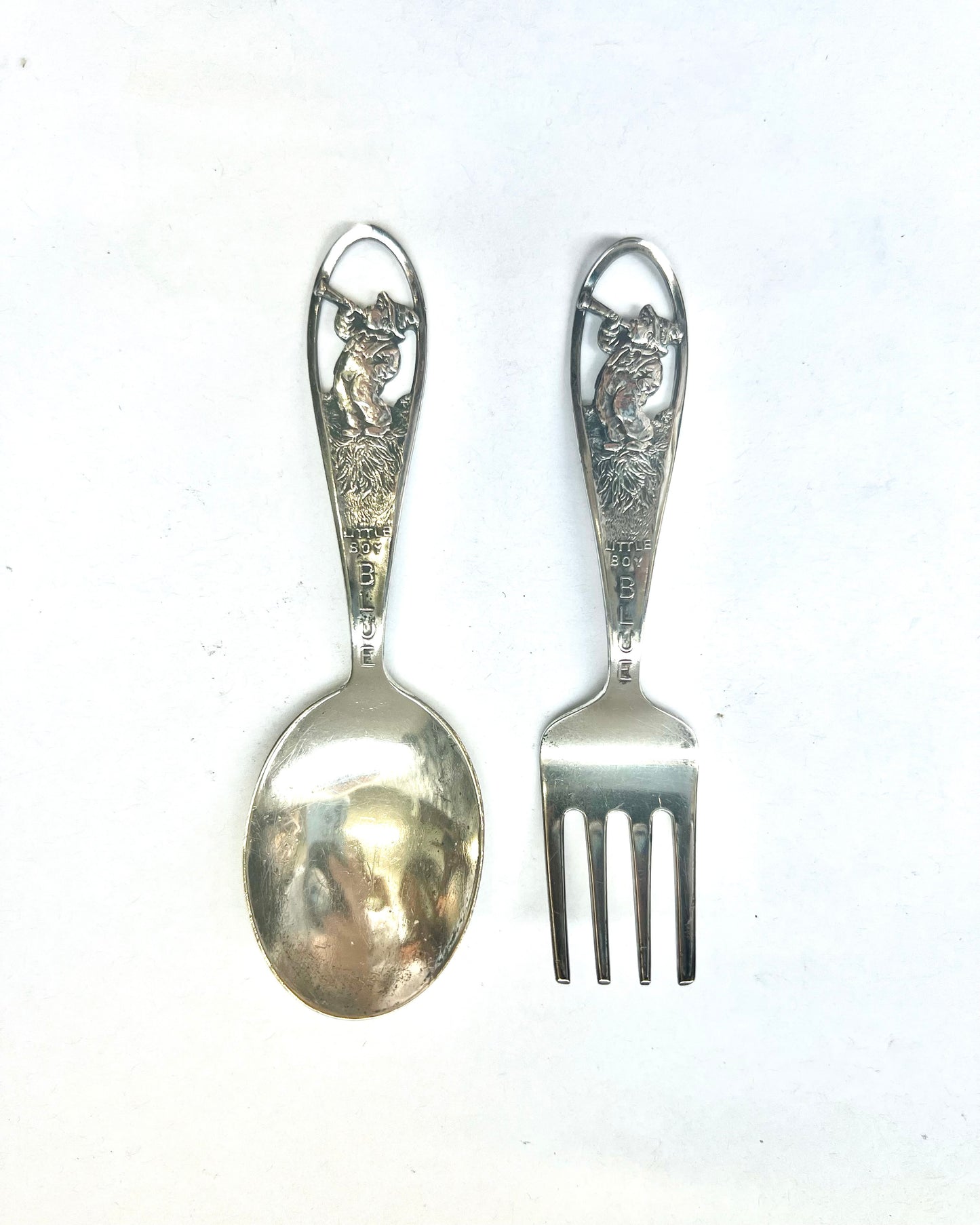 沃森斯特林公司 (Watson Sterling Company) 出品的小男孩蓝色婴儿勺子和叉子套装,20 世纪 20 年代至 30 年代。