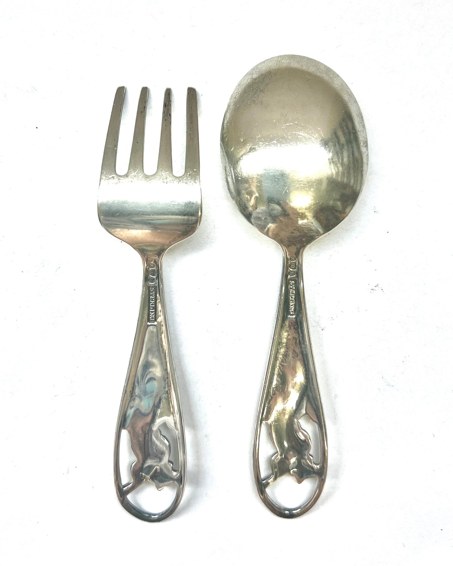 沃森斯特林公司 (Watson Sterling Company) 出品的小男孩蓝色婴儿勺子和叉子套装,20 世纪 20 年代至 30 年代。