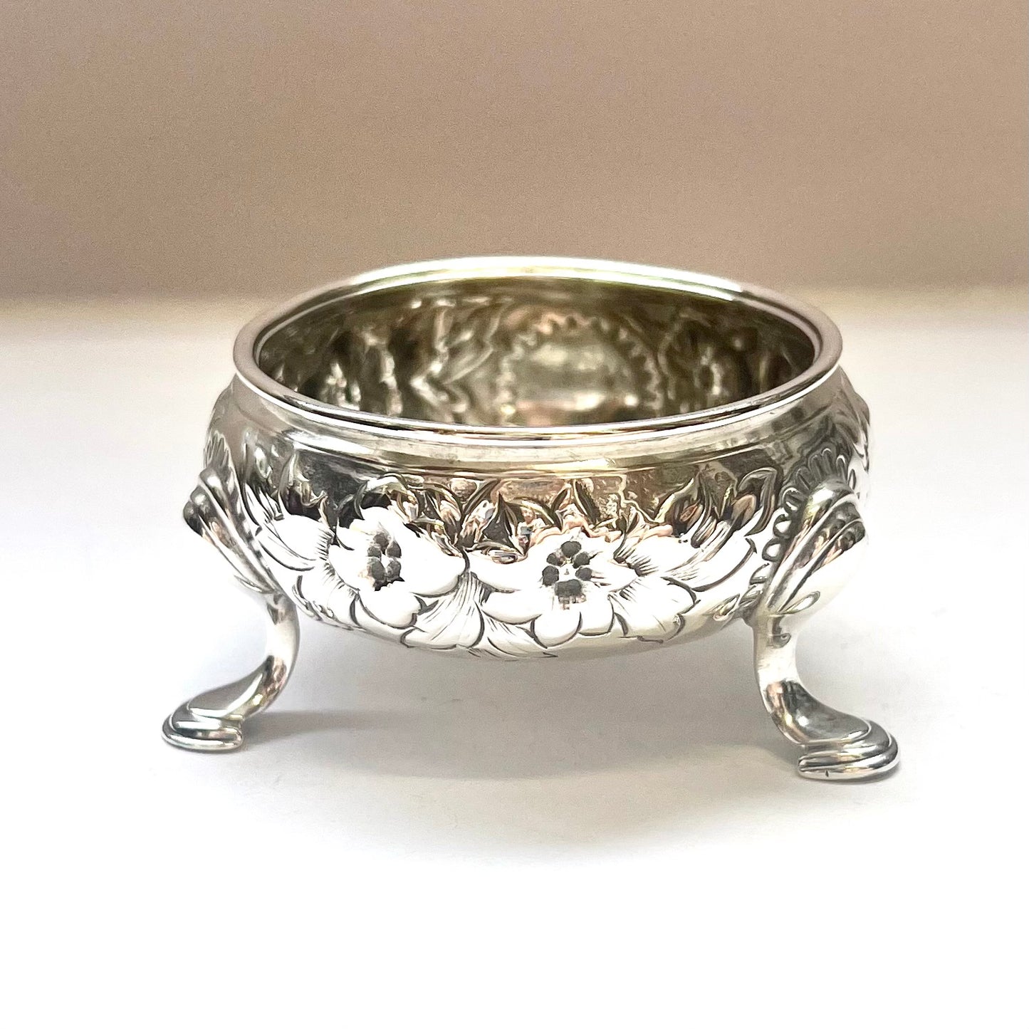 Rare George II sterling silver salt cellar, with marks for London, 1751, David Hennell I.