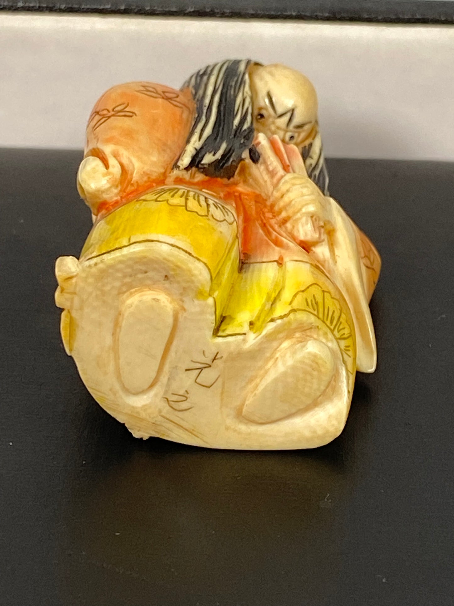 古董日本象牙根付,东京流派,签名者为 Koji