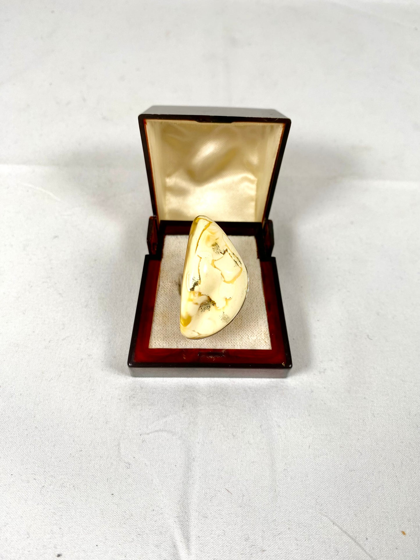 Vintage Mid to late 20th century Rare Polish Baltic Honey Amber Statement Ring