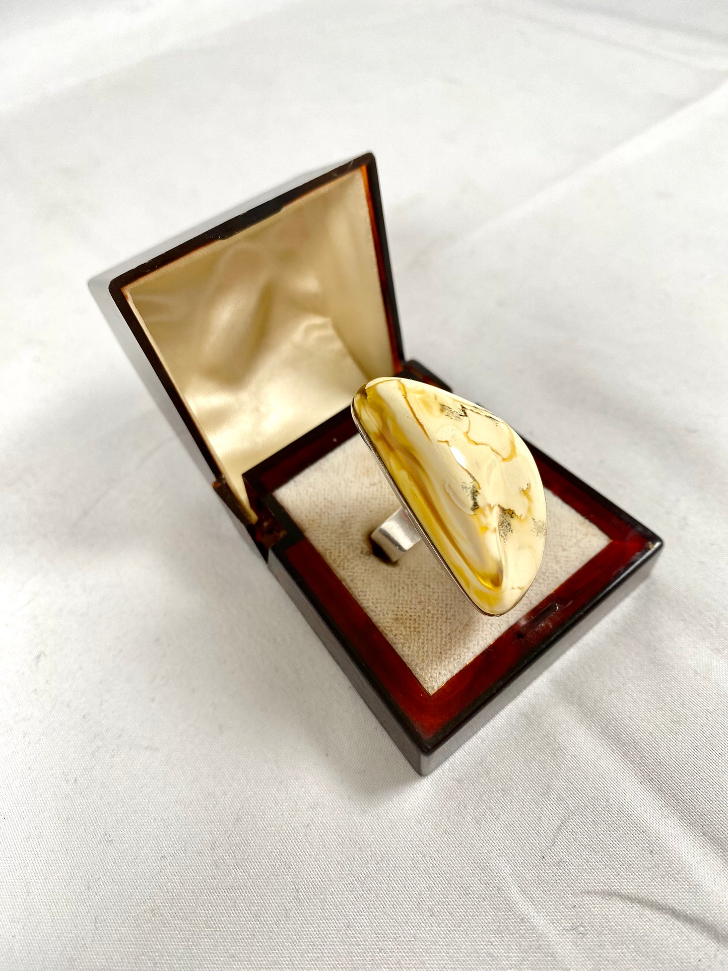 Vintage Mid to late 20th century Rare Polish Baltic Honey Amber Statement Ring
