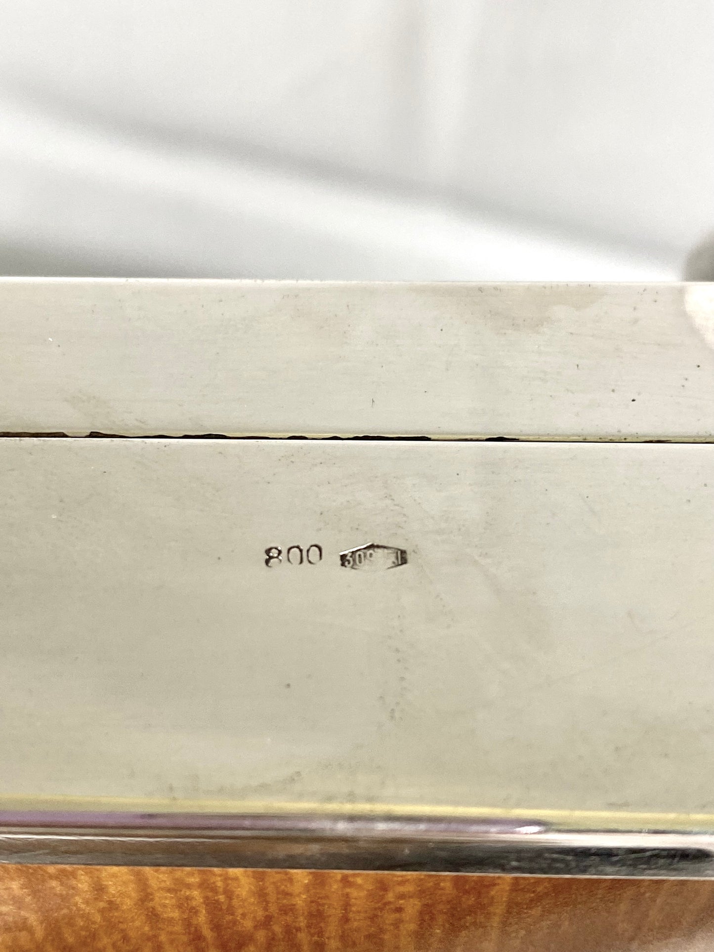 意大利 .800 银质木质雪茄盒,带引擎雕刻细节,约 1925-1975 年