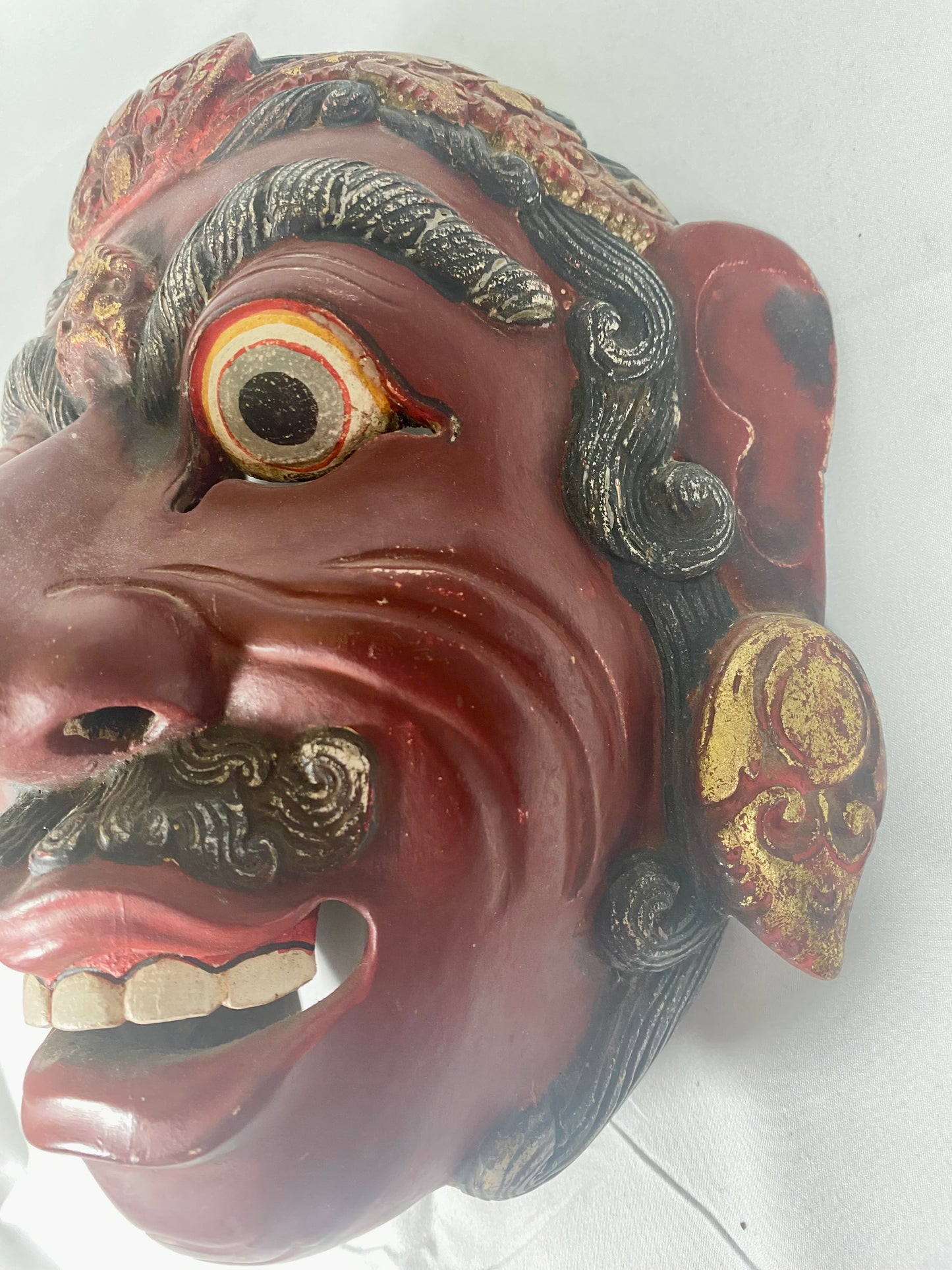Well carved vintage Javanese mask, Puppet / Theatre / Dance, Grinning Red Demon Face