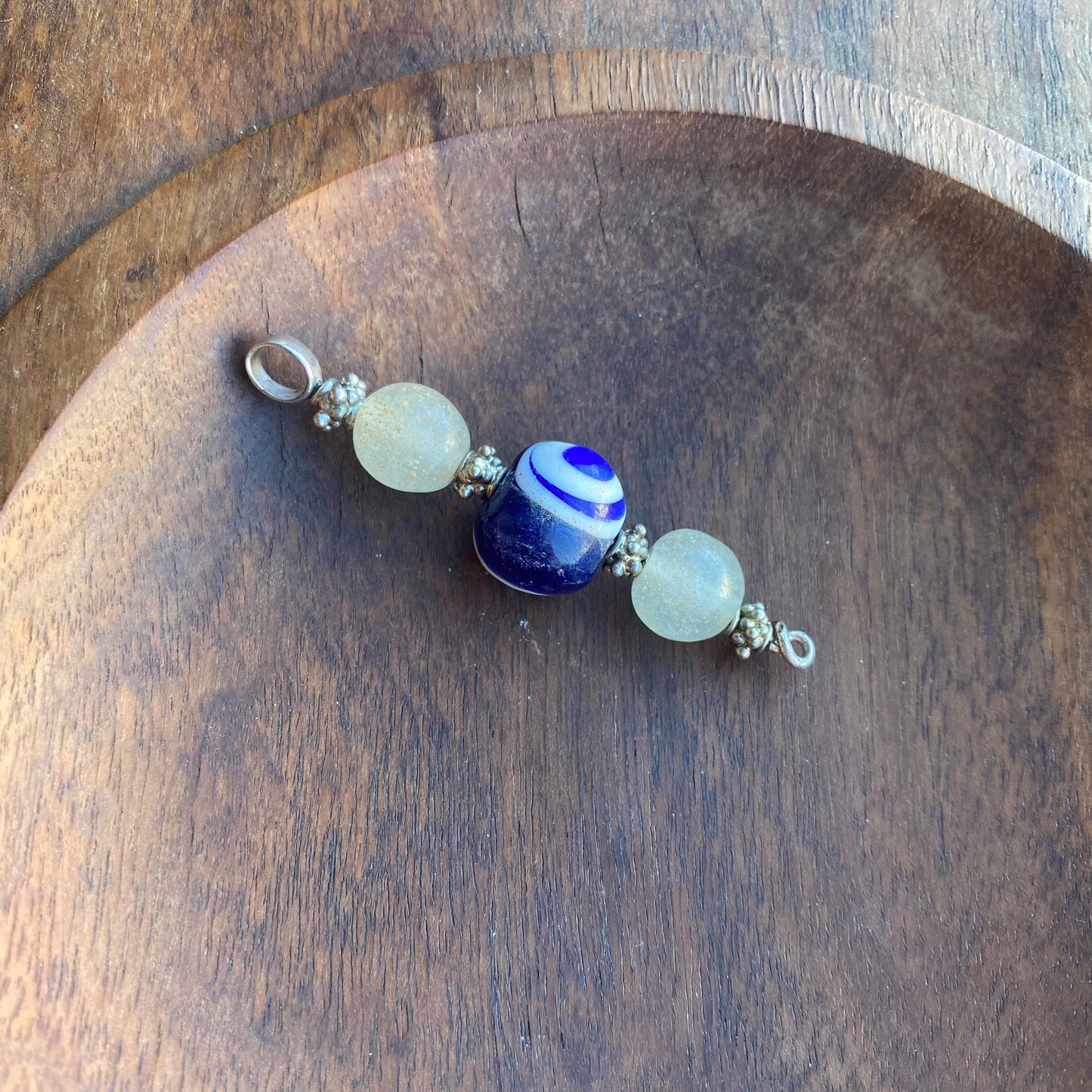 Cuentas comerciales javanesas antiguas: ojo de millefiori y colgante de cuentas del Indopacífico