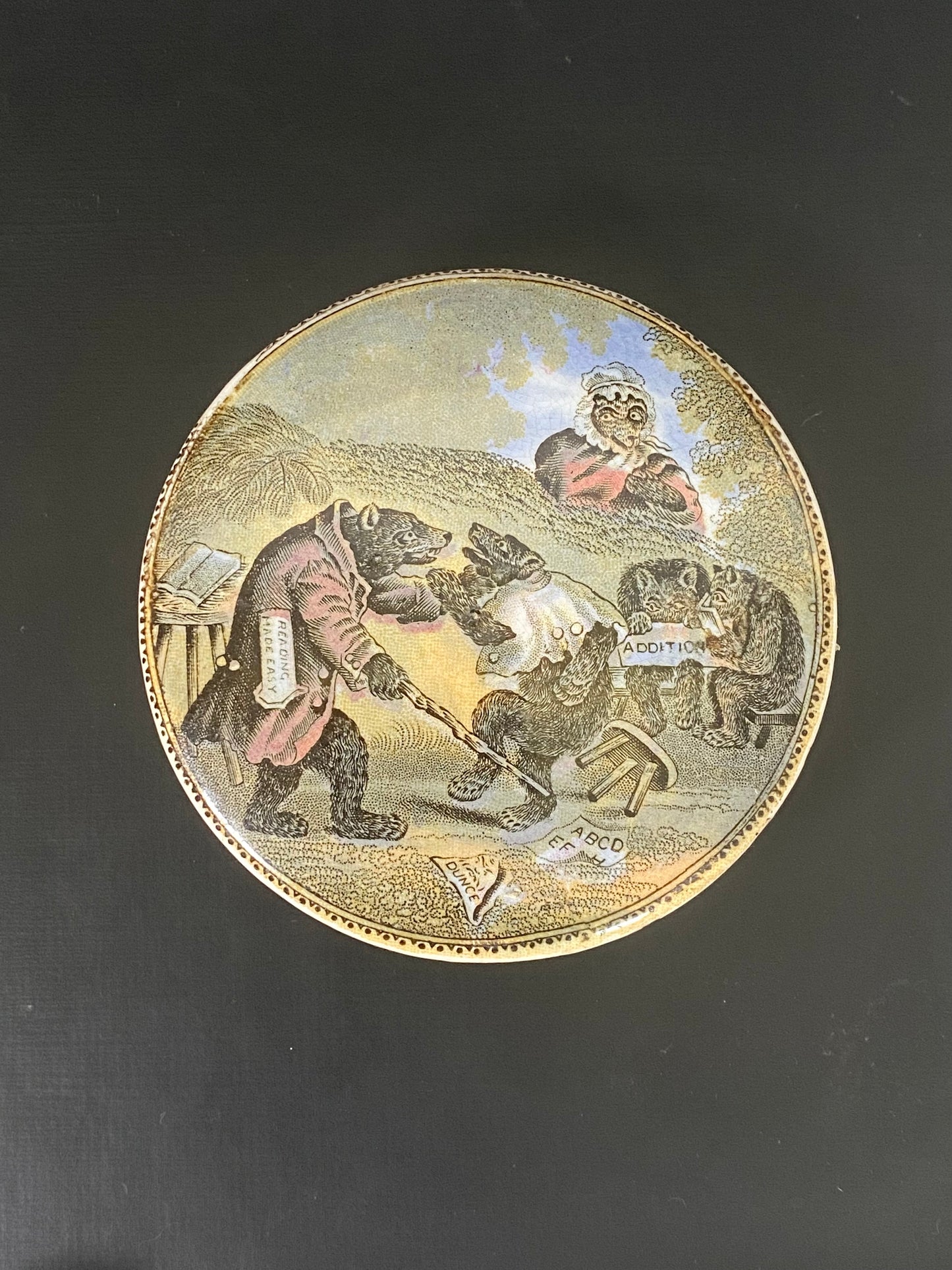 Patrón victoriano Prattware para tapa de olla de grasa de oso n.° 9 "Osos en la escuela"