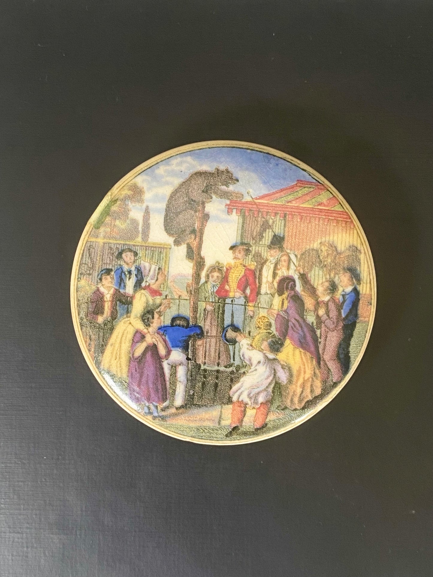 Patrón victoriano Prattware para tapa de olla de grasa de oso n.° 6 "The Bear Pit"