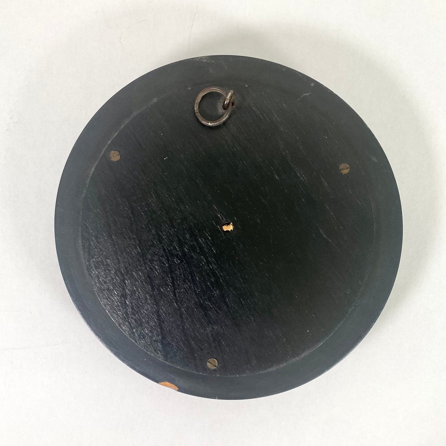 Tapa de olla Prattware victoriana con marco de madera ebonizada, "El Deportista", mediados del siglo XIX