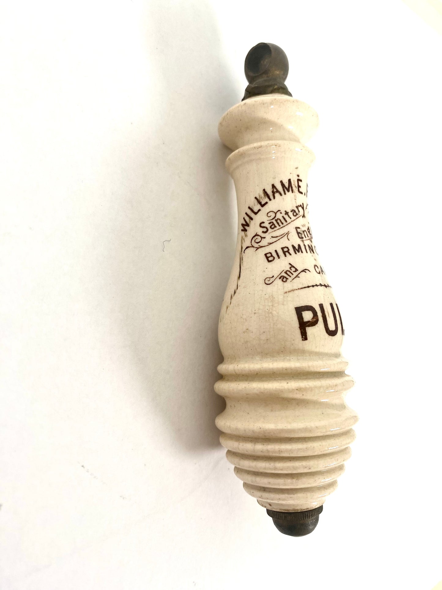 Tirador de cisterna original y raro de estilo victoriano de William E. Farrer para inodoros con cadena, baños, etc., de Birmingham y Cardiff.
