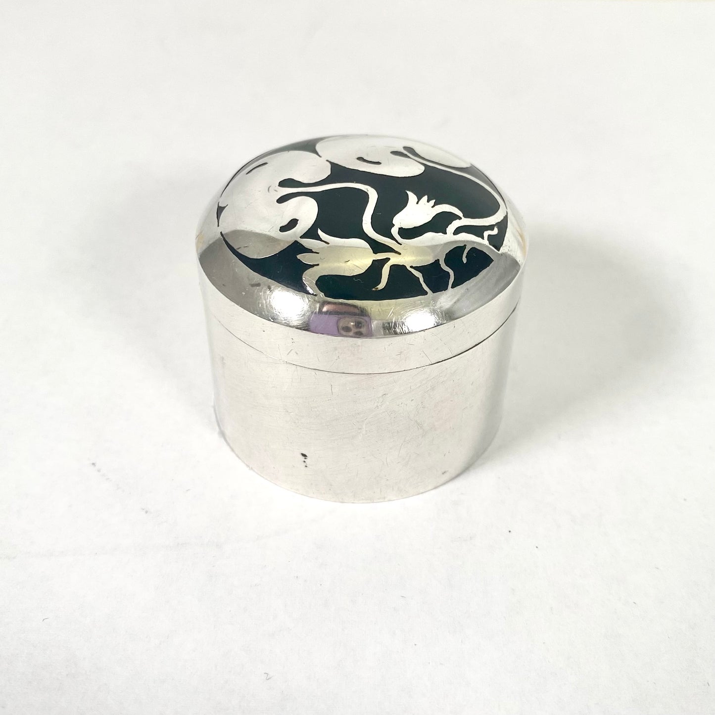精美的伊丽莎白二世纯银和绿色珐琅药盒,PSS,伦敦,1979 年