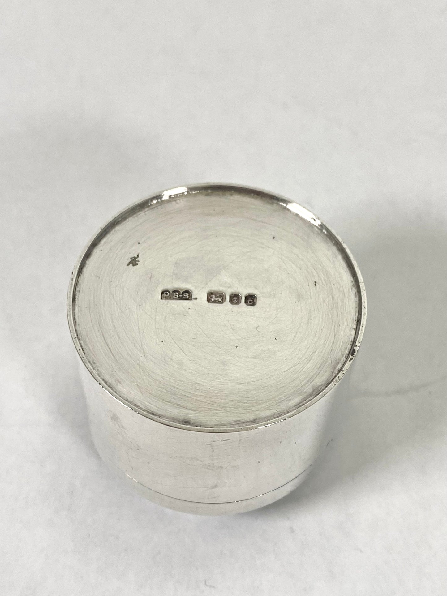 精美的伊丽莎白二世纯银和绿色珐琅药盒,PSS,伦敦,1979 年