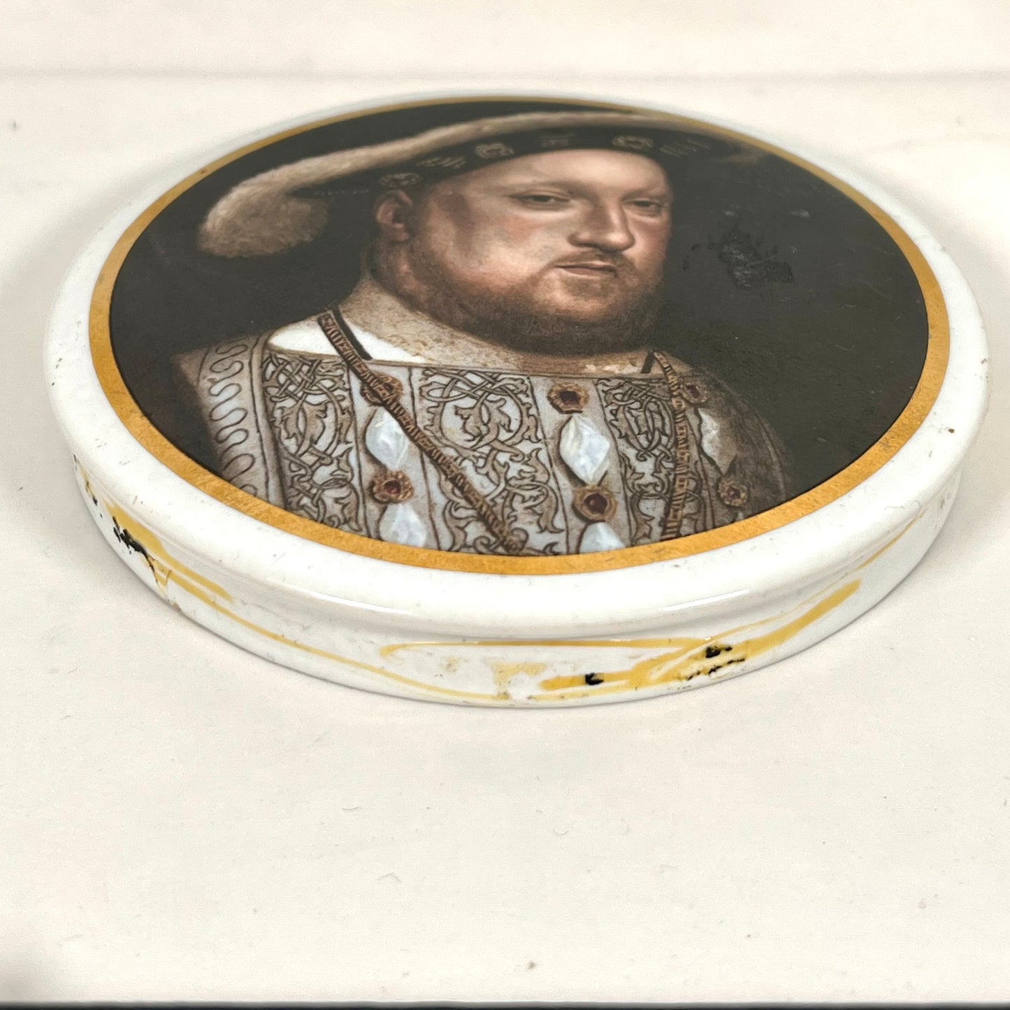 20th Century Prattware Pot Lid of Henry VIII based on National Portrait Gallery Painting.