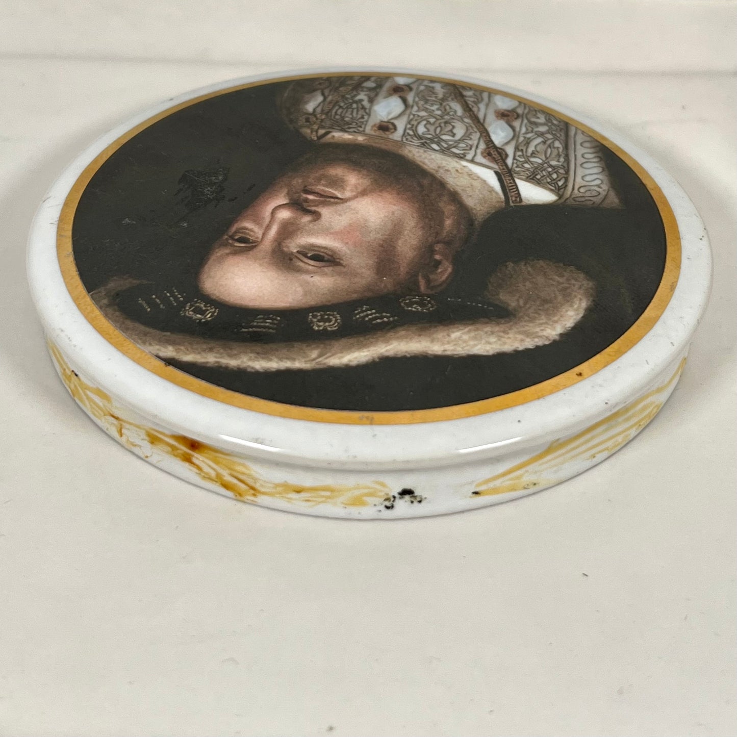 20th Century Prattware Pot Lid of Henry VIII based on National Portrait Gallery Painting.