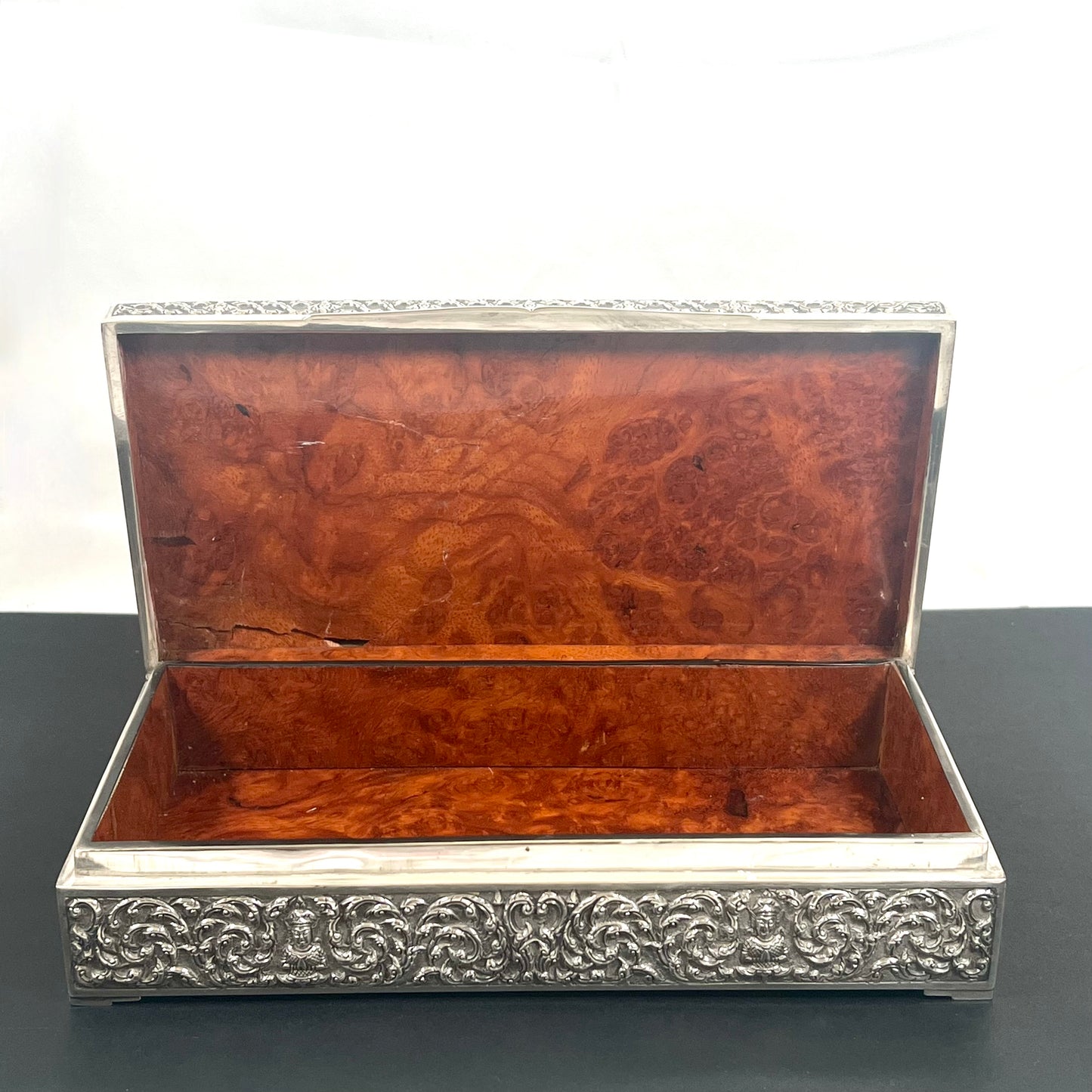 Caja de presentación de plata esterlina del siglo XX de Nakon tailandés (platero de la corte real tailandesa)