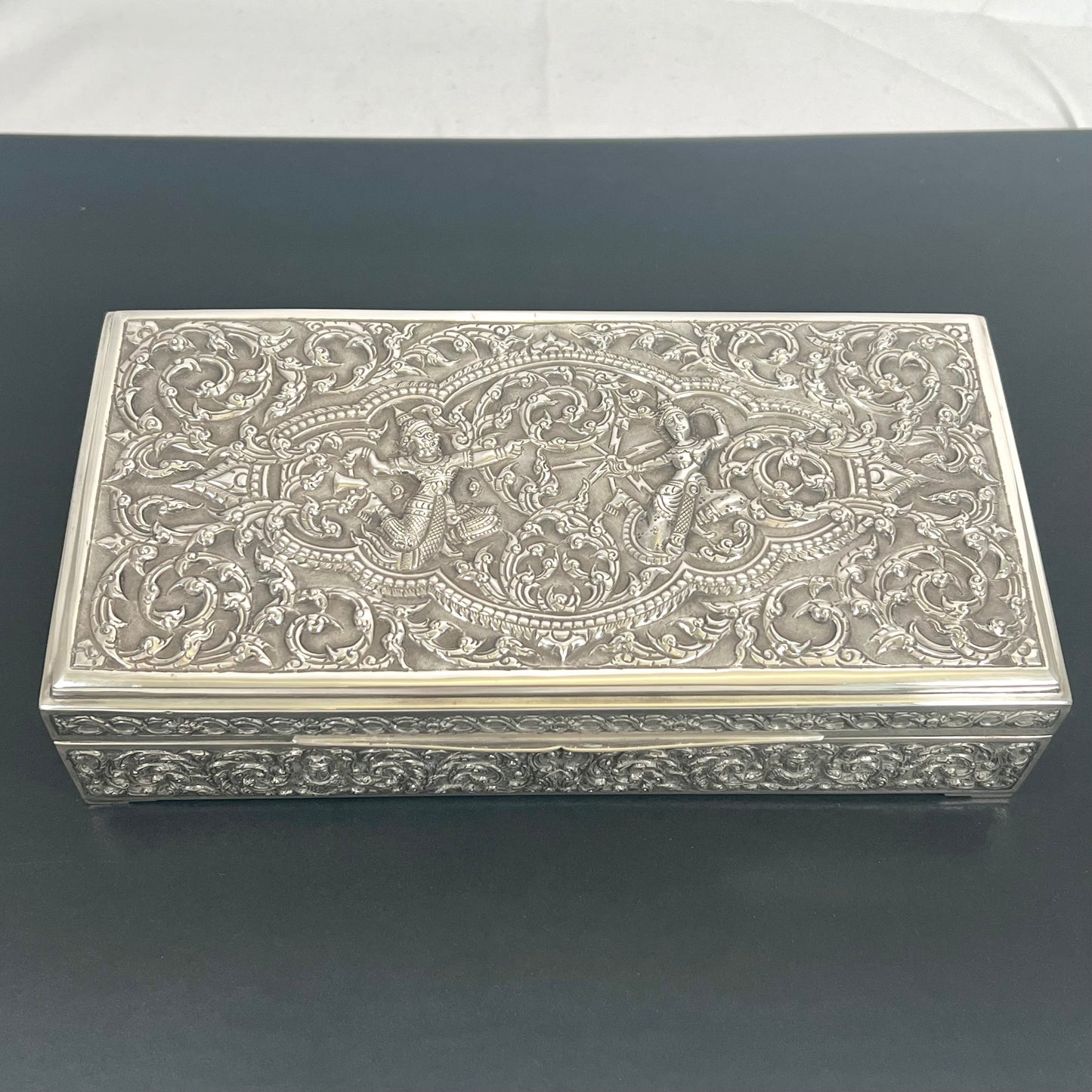 Caja de presentación de plata esterlina del siglo XX de Nakon tailandés (platero de la corte real tailandesa)