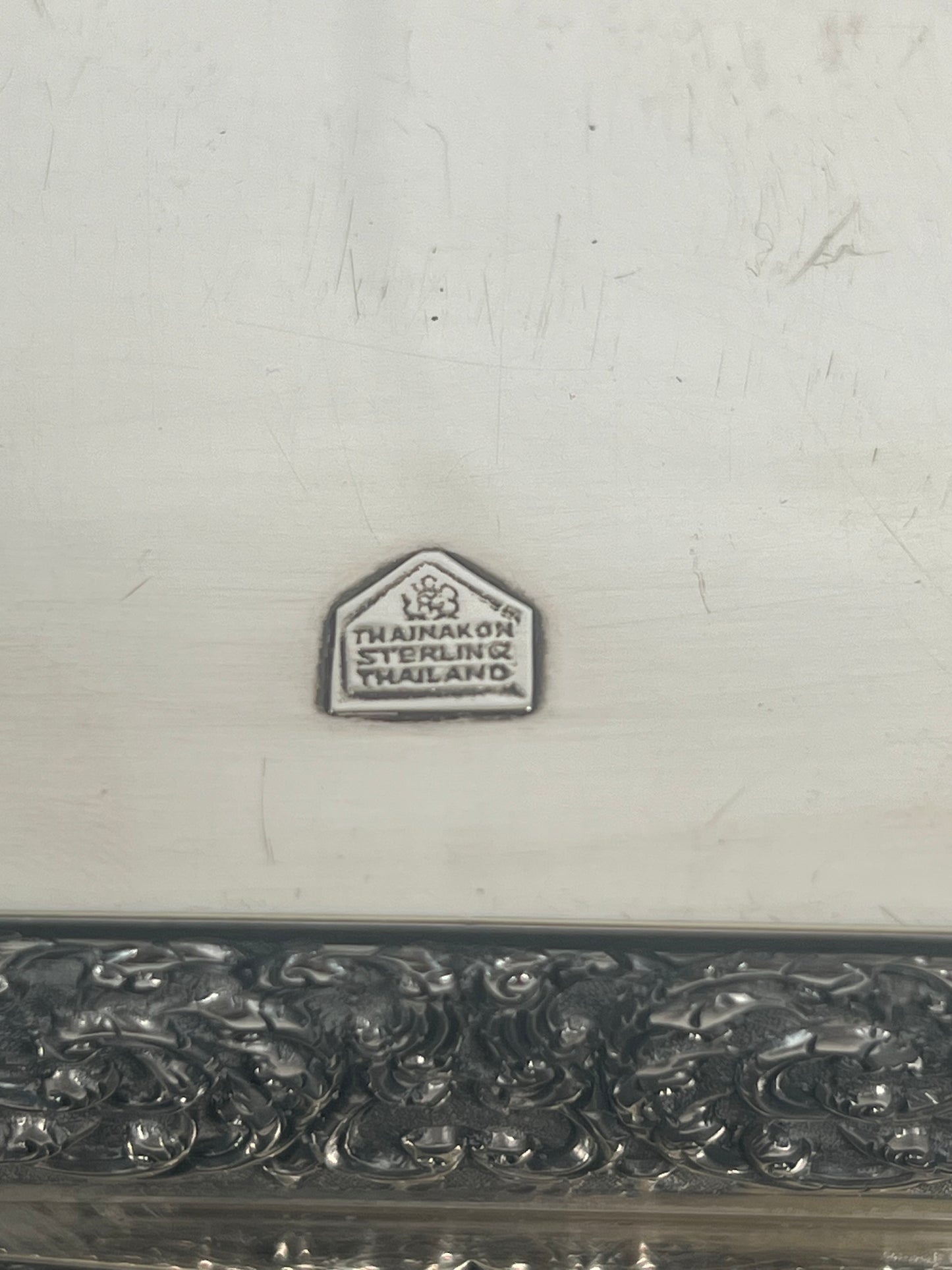 Caja de presentación de plata esterlina del siglo XX de Nakon tailandés (platero de la corte real tailandesa)