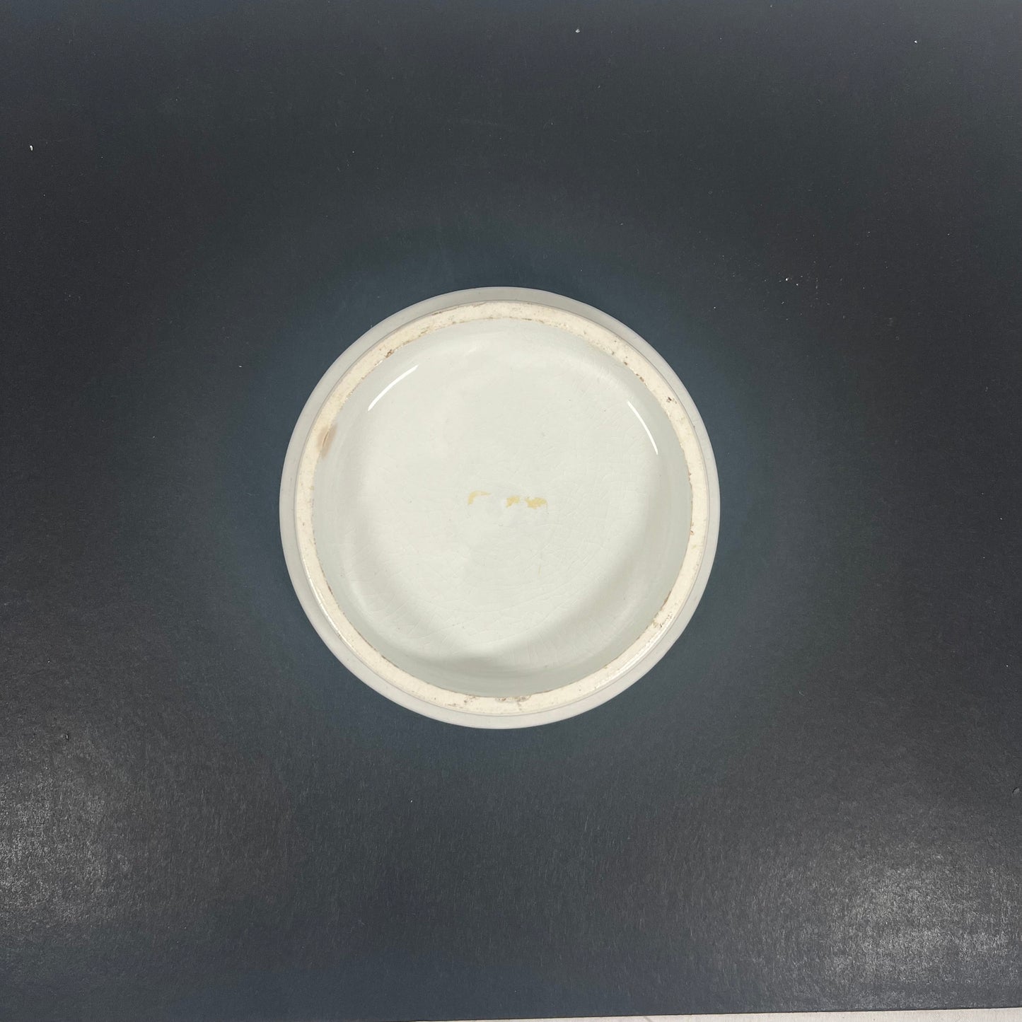 Tapa de olla Prattware victoriana "Maestro de los Sabuesos", mediados del siglo XIX