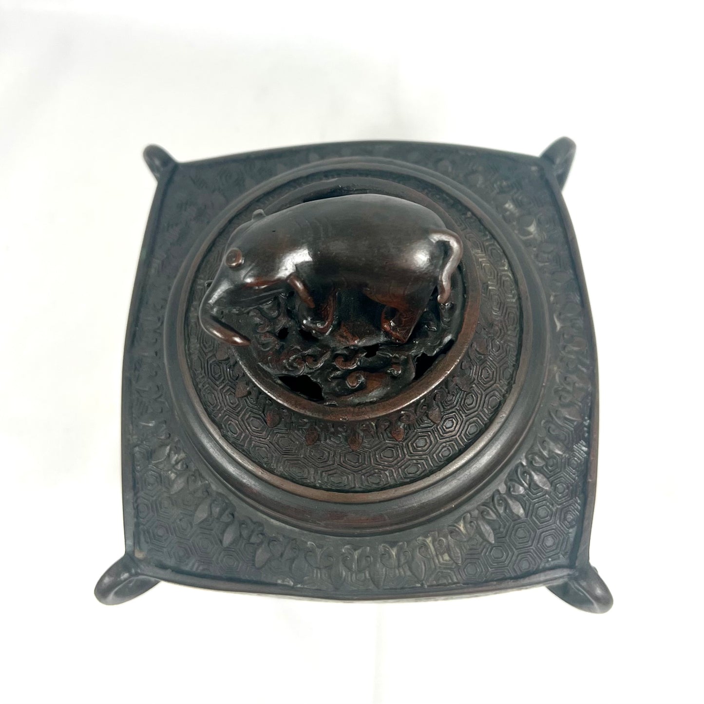 19 世纪末明治时期日本青铜珐琅香炉,大象饰顶