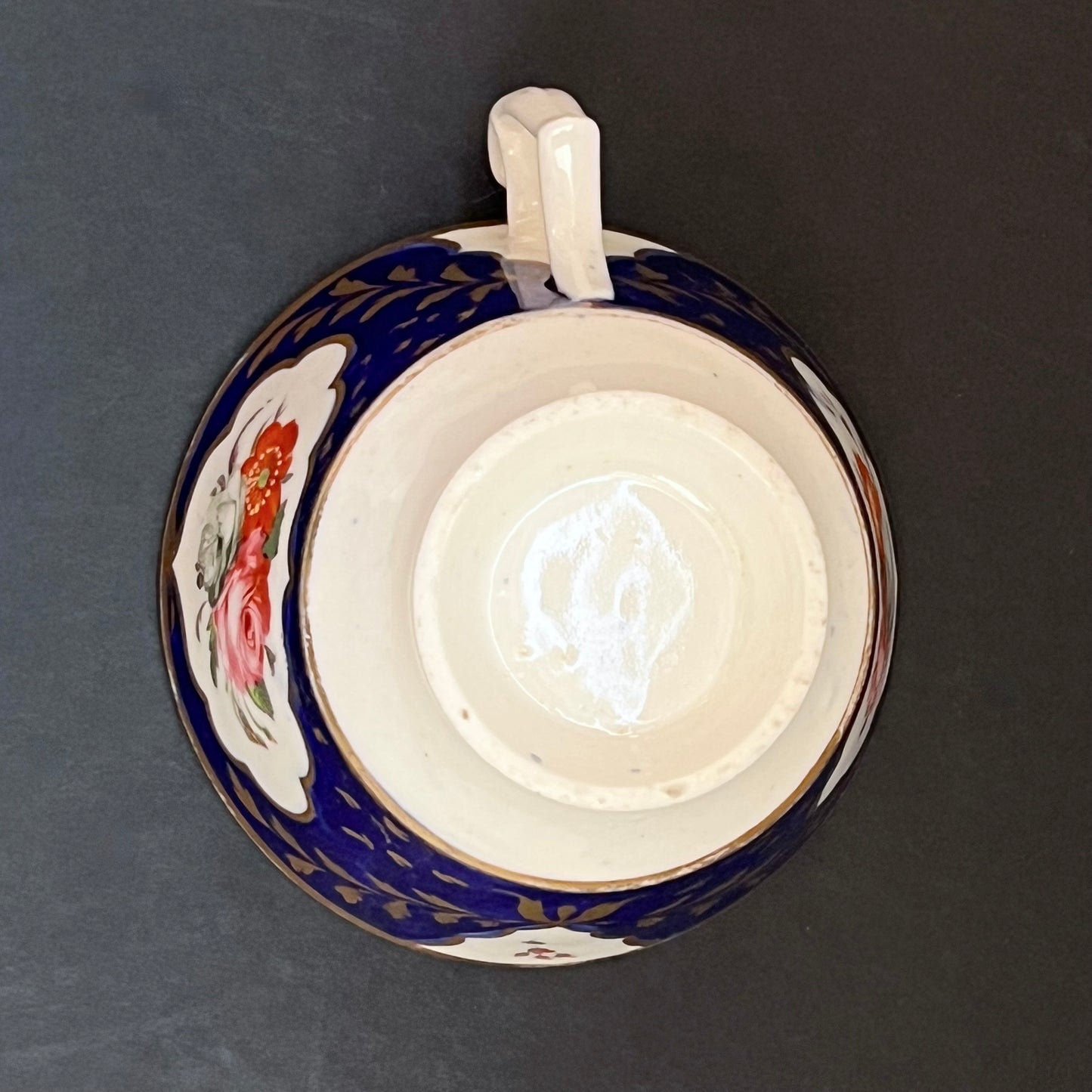 19 世纪早期英国瓷器杯碟,约 1817-1830 年,由 Charles Bourne 制作