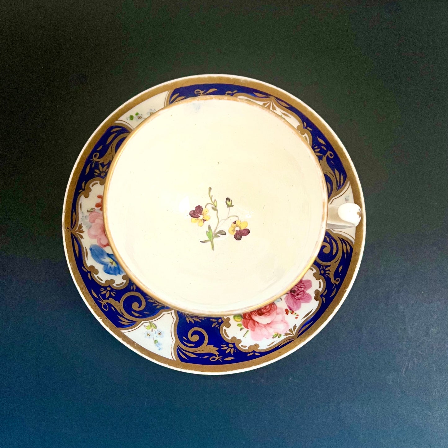 19 世纪早期英国瓷器杯碟,约 1817-1830 年,由 Charles Bourne 制作