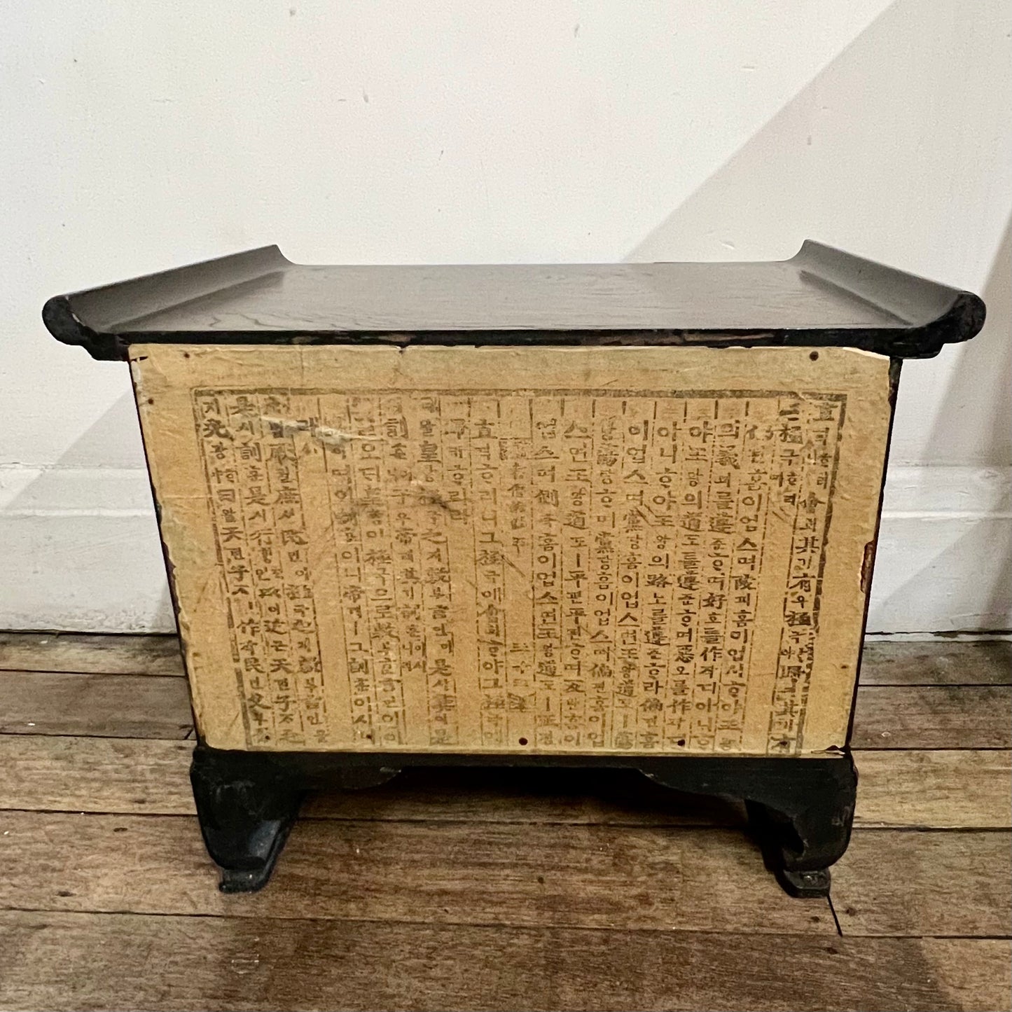 Small vintage Korean morijang chest with zelkova wood veneers, 20th century