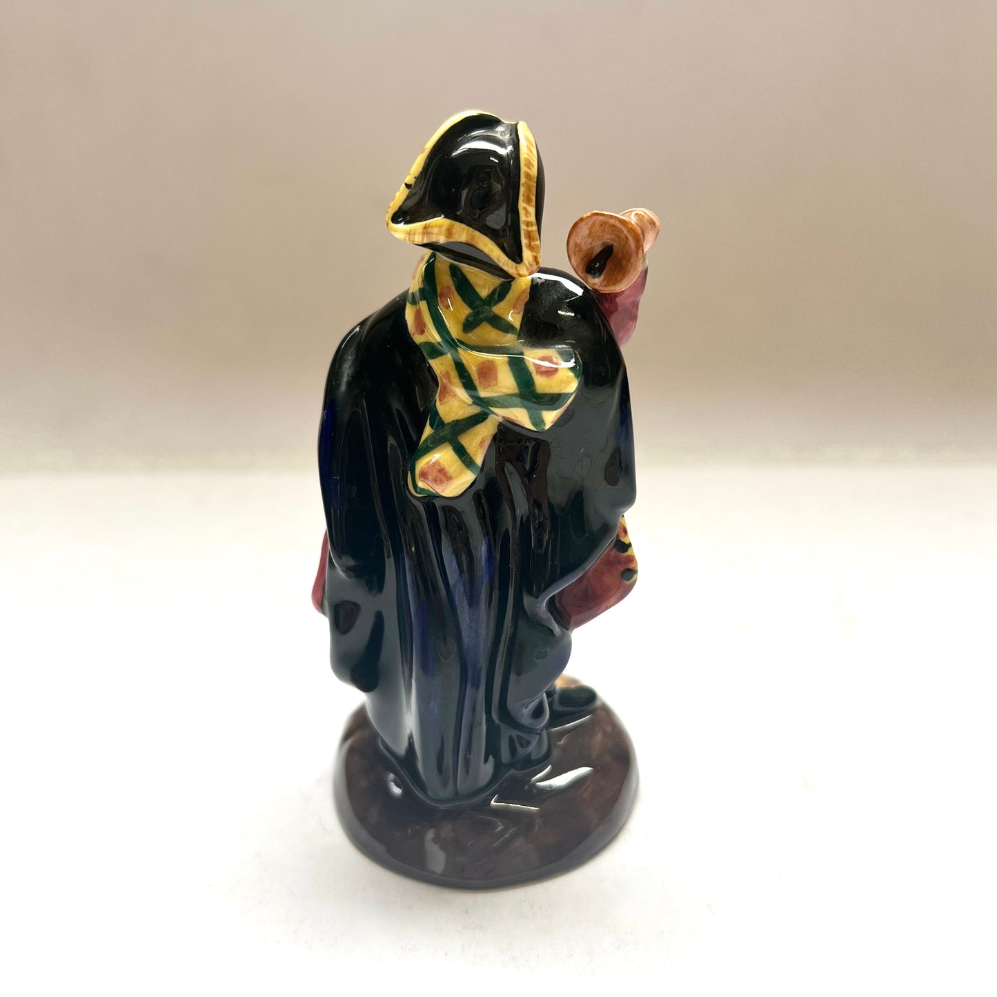 复古皇家道尔顿“Town Crier”微型雕像