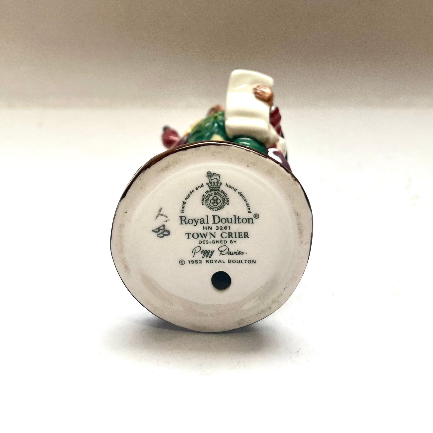 复古皇家道尔顿“Town Crier”微型雕像