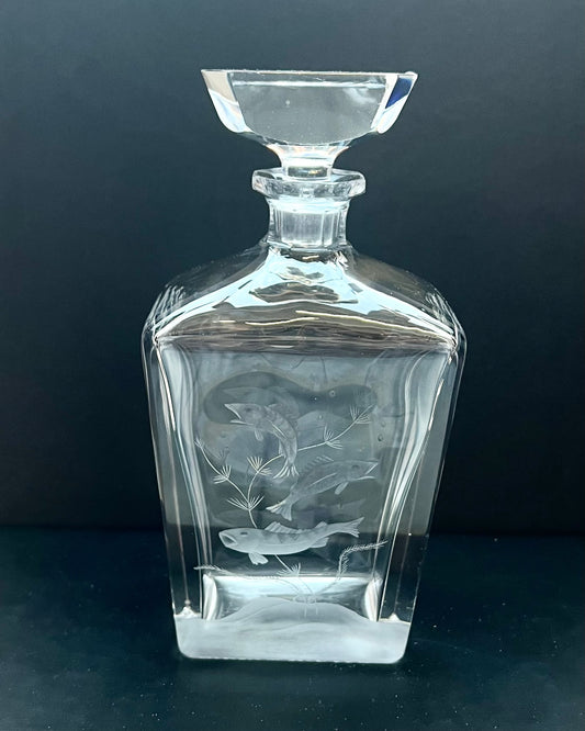 Fantástico decantador de cristal Orrefors de mediados de siglo, forjado a mano, circa 1956, firmado por Nils Landberg, con diseño de peces.