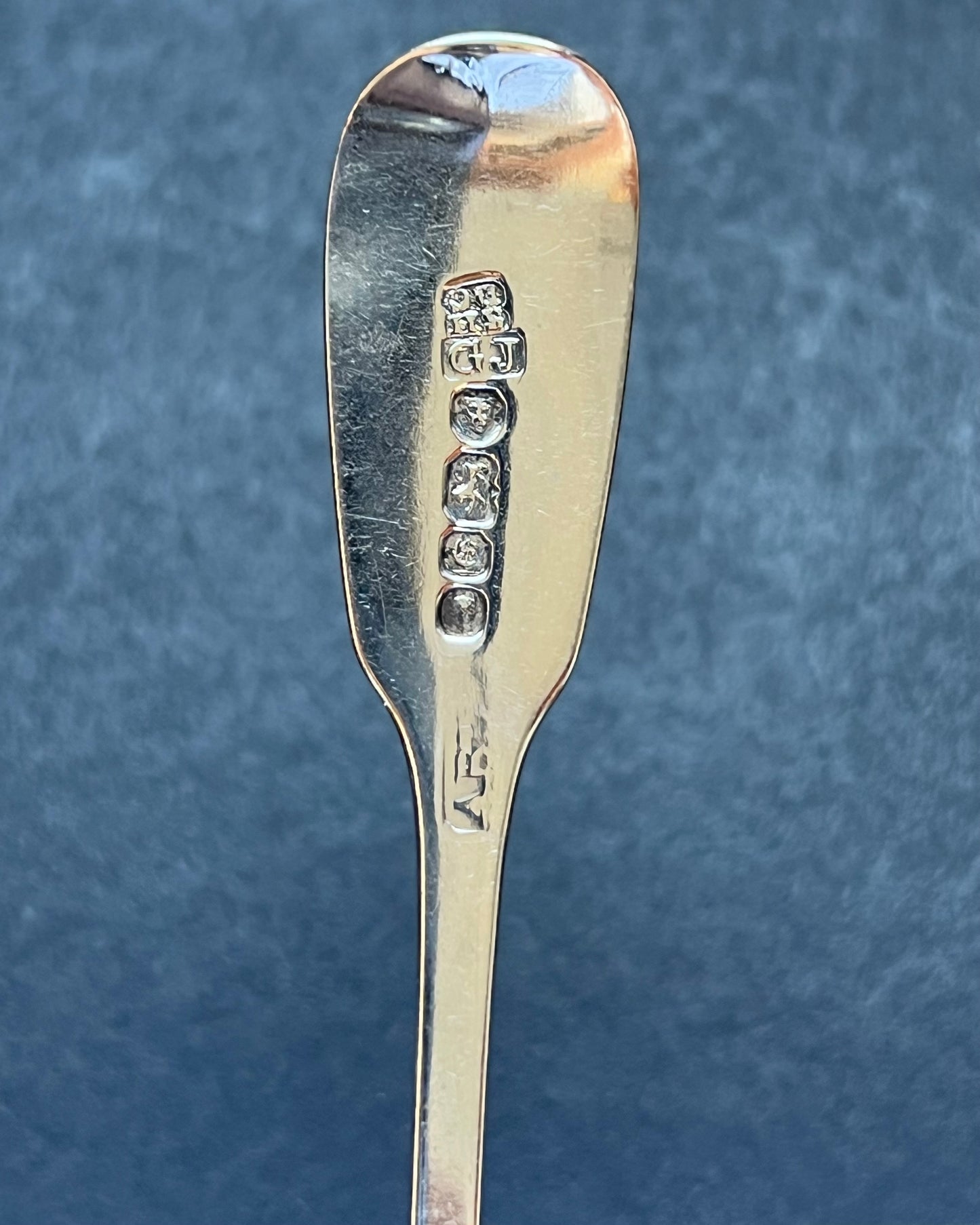 罕见的古董苏格兰银制芥末勺一对。阿伯丁,1854 年,乔治·杰米森 (George Jamieson)。