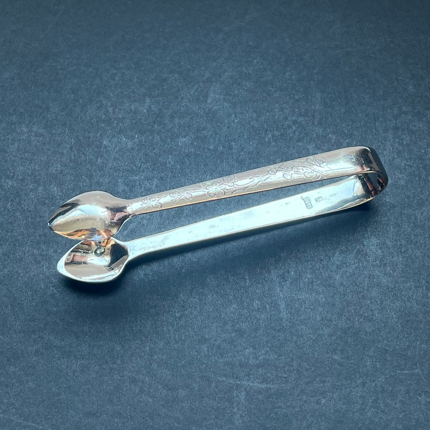 Pinzas chinas antiguas de plata para hielo o azúcar, Hung Chong & Co., 1830-1925