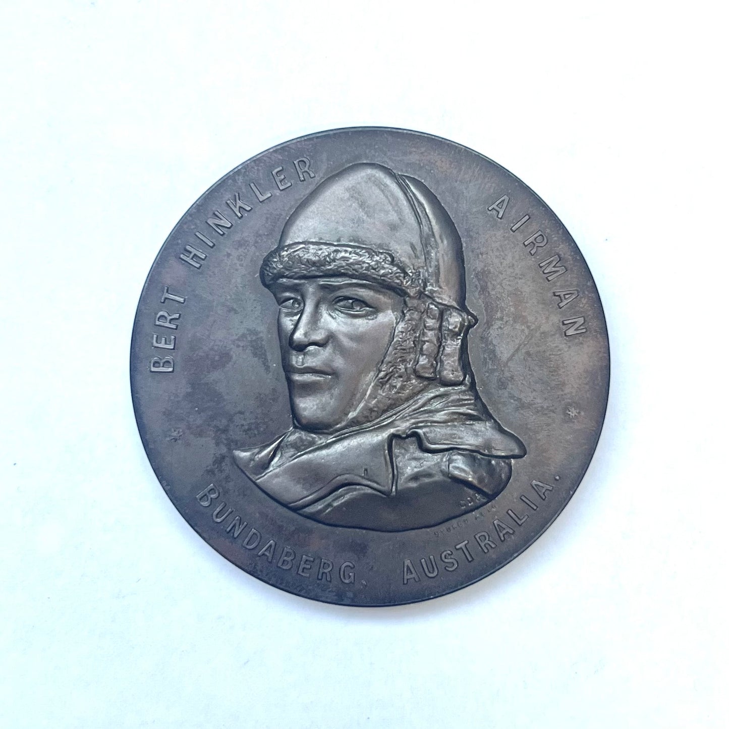 Medallón de bronce australiano antiguo, casi antiguo, de Bert Hinkler, de Londres a Darwin, 1928, Historia de la aviación poco común