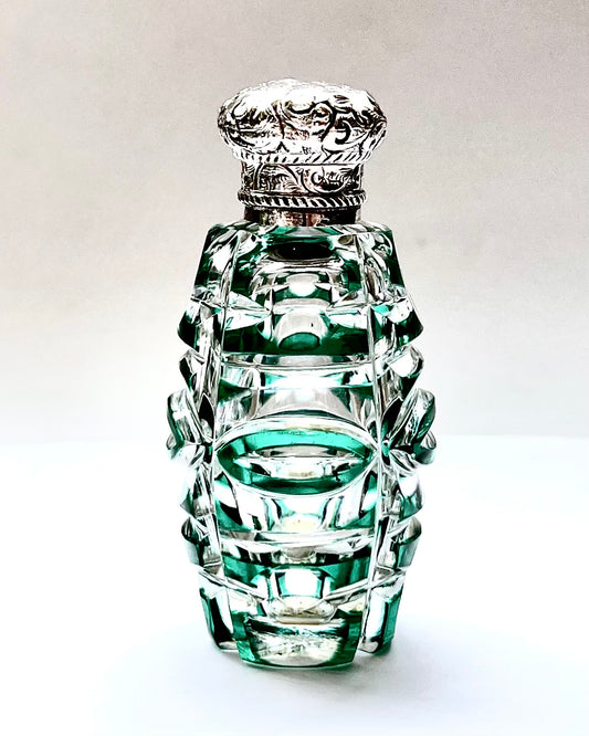 Beautiful Victorian late 19th century emerald green overlay cut glass and sterling silver scent bottle