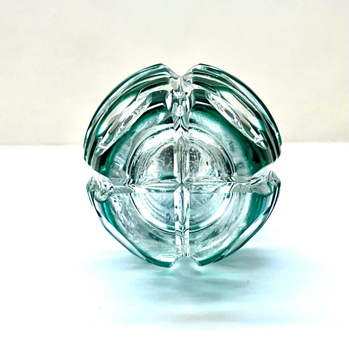 Beautiful Victorian late 19th century emerald green overlay cut glass and sterling silver scent bottle
