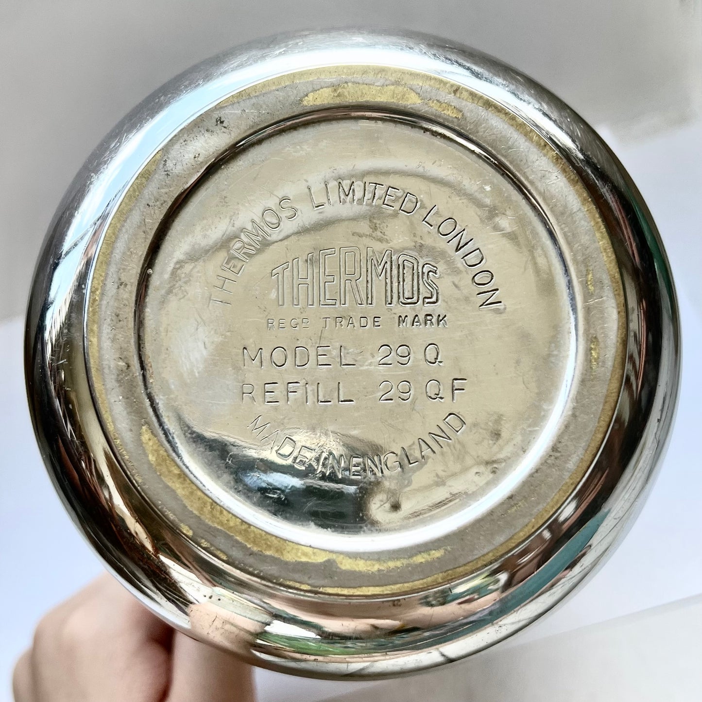 Jarra térmica de estilo Art Déco a mediados de siglo, fabricada en Inglaterra, circa 1930-1950