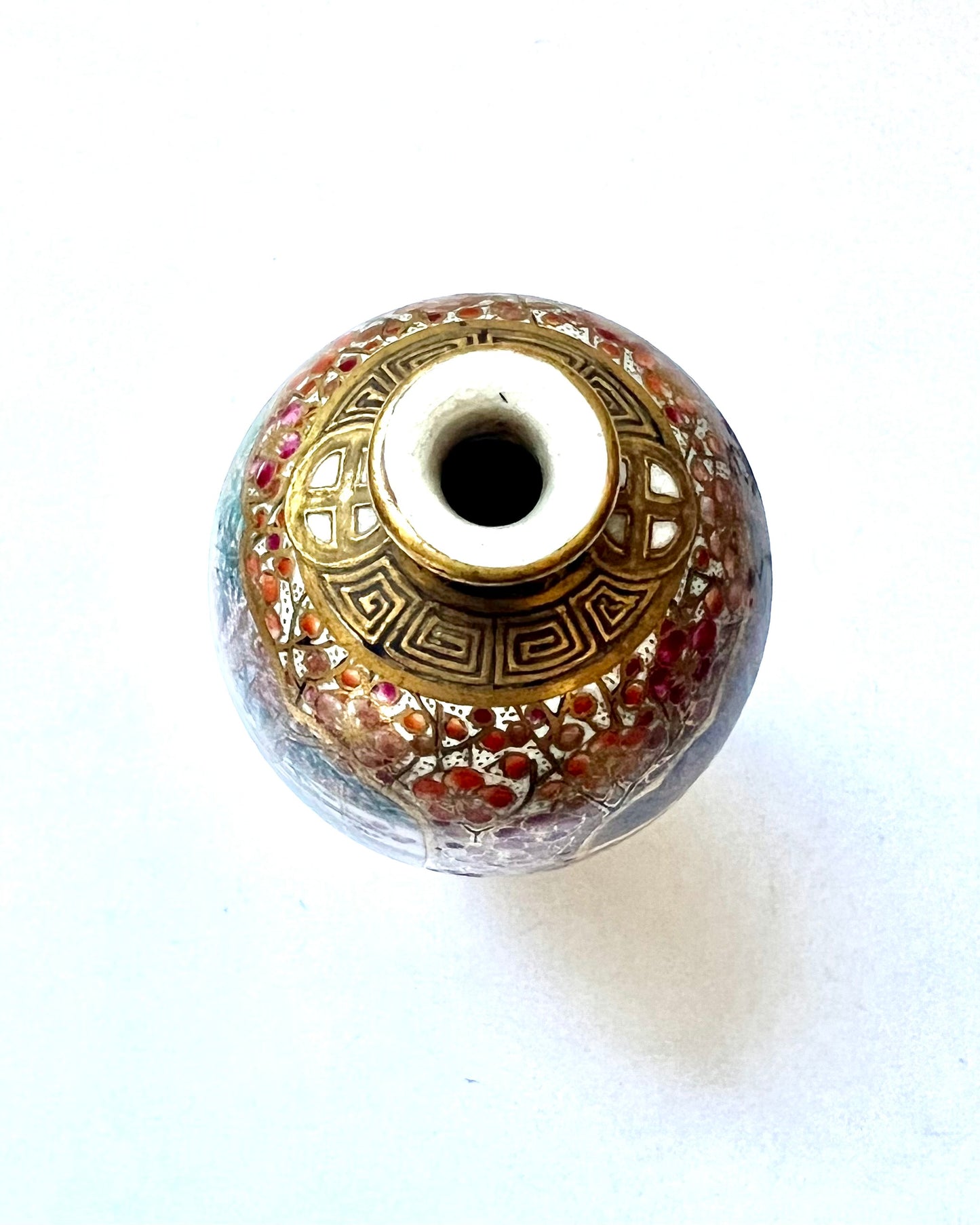 Antique Satsuma porcelain vase circa Meiji period, mid to late 19th century