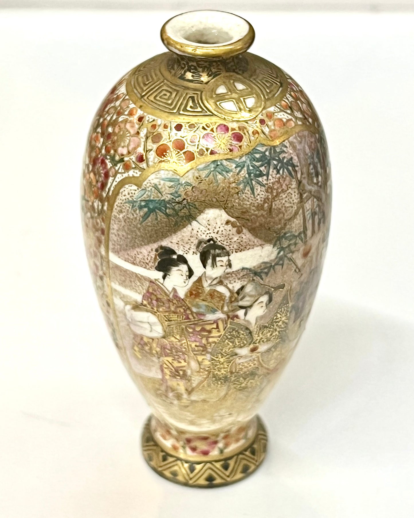 Antique Satsuma porcelain vase circa Meiji period, mid to late 19th century