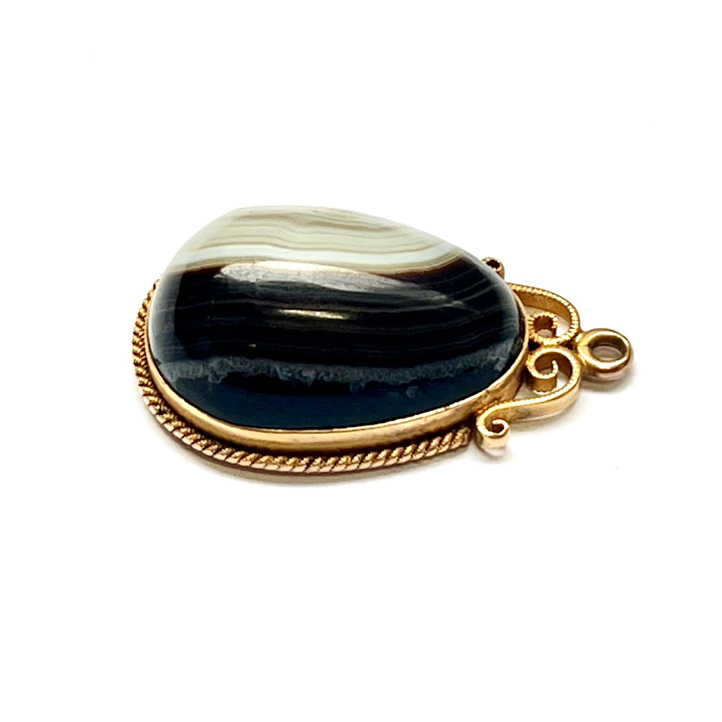 Colgante de ágata con bandas de ojo de buey, estilo colonial australiano del siglo XIX, en oro de 15 quilates.