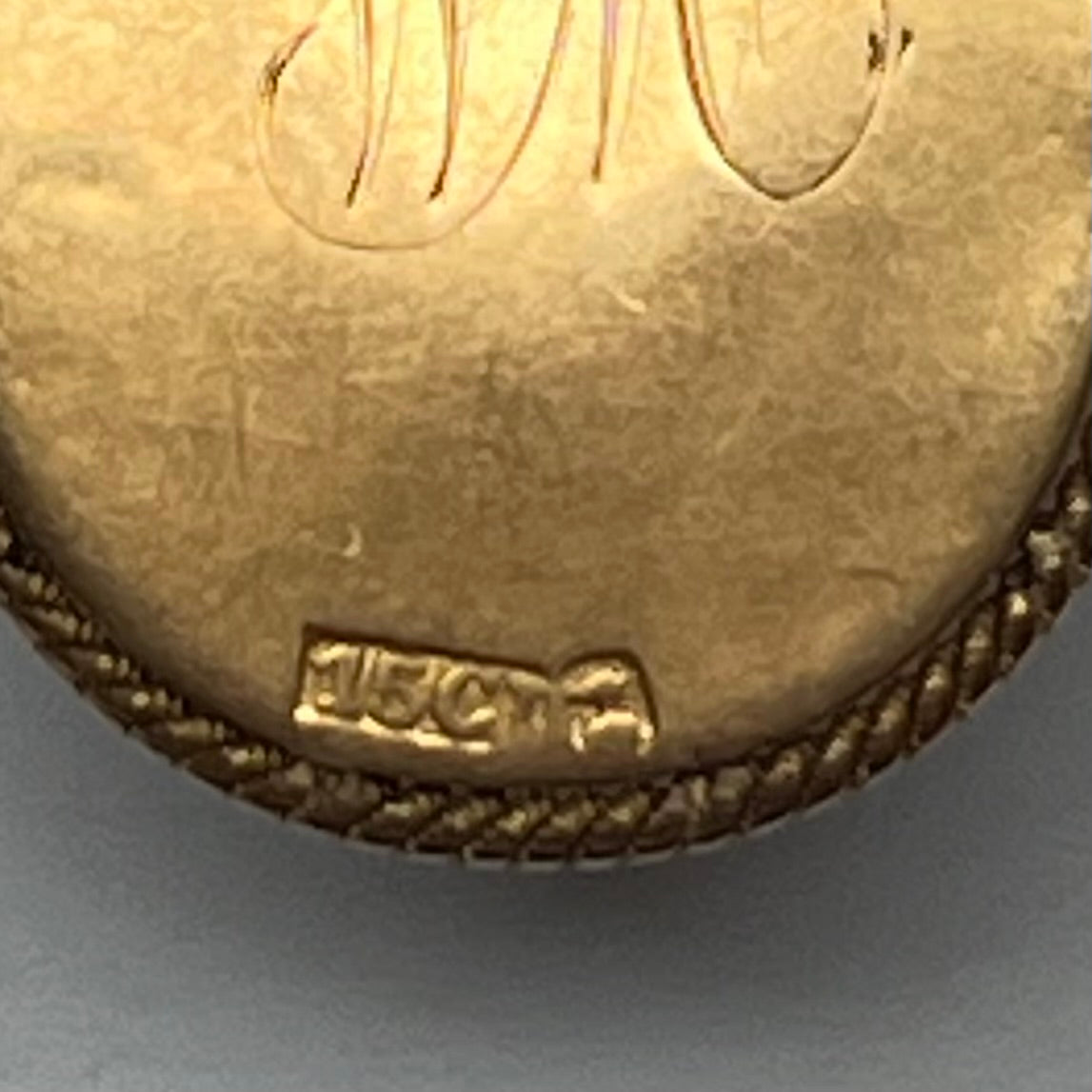 Colgante de ágata con bandas de ojo de buey, estilo colonial australiano del siglo XIX, en oro de 15 quilates.